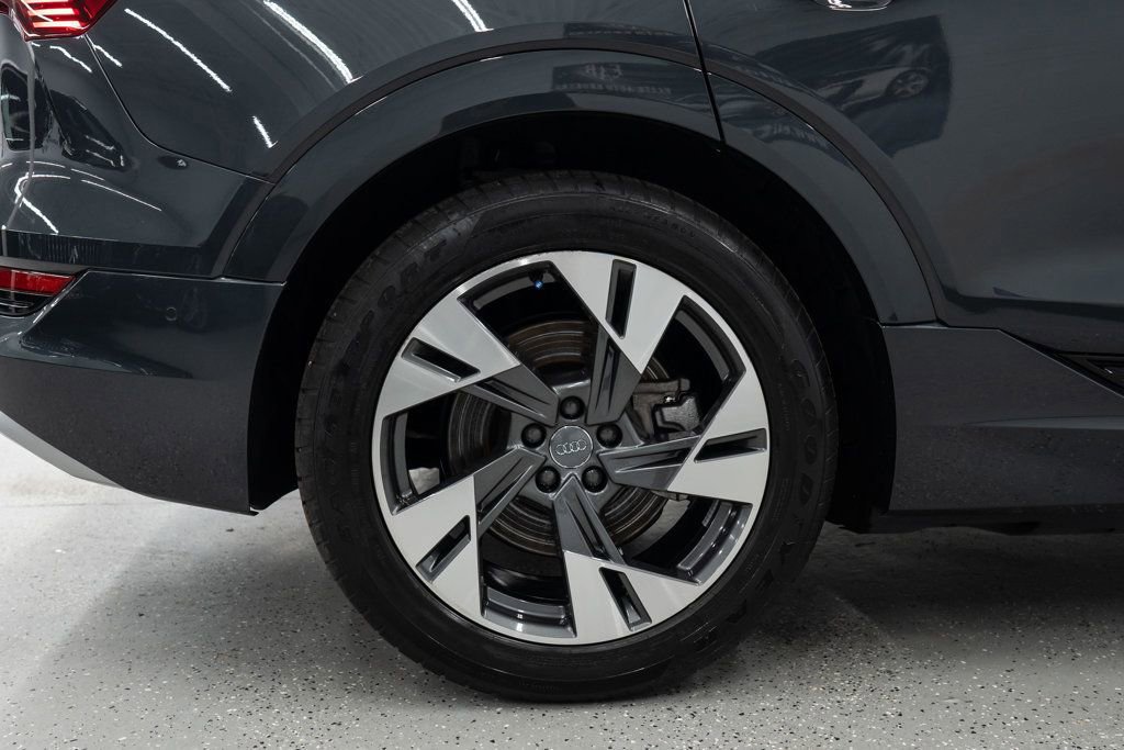 Used 2021 Audi e-tron Premium Plus w/ Premium Plus Package image 40