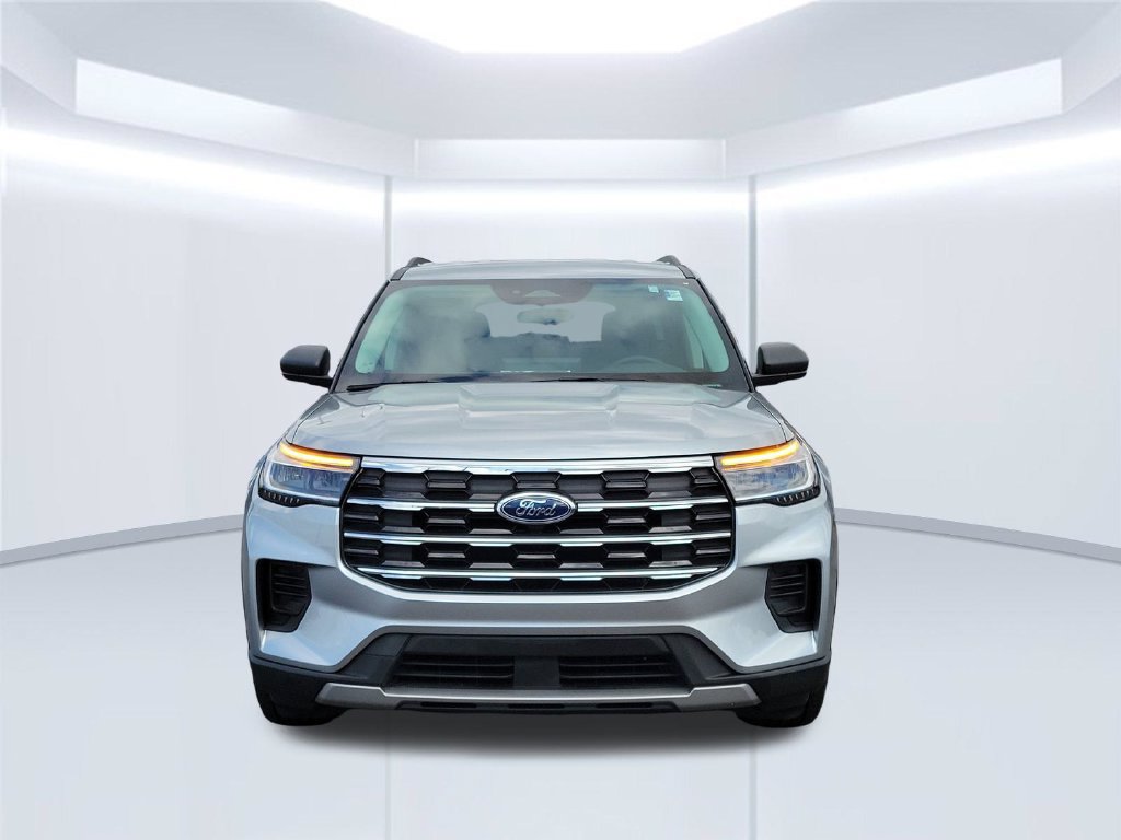 Certified 2025 Ford Explorer Active RWD image 2