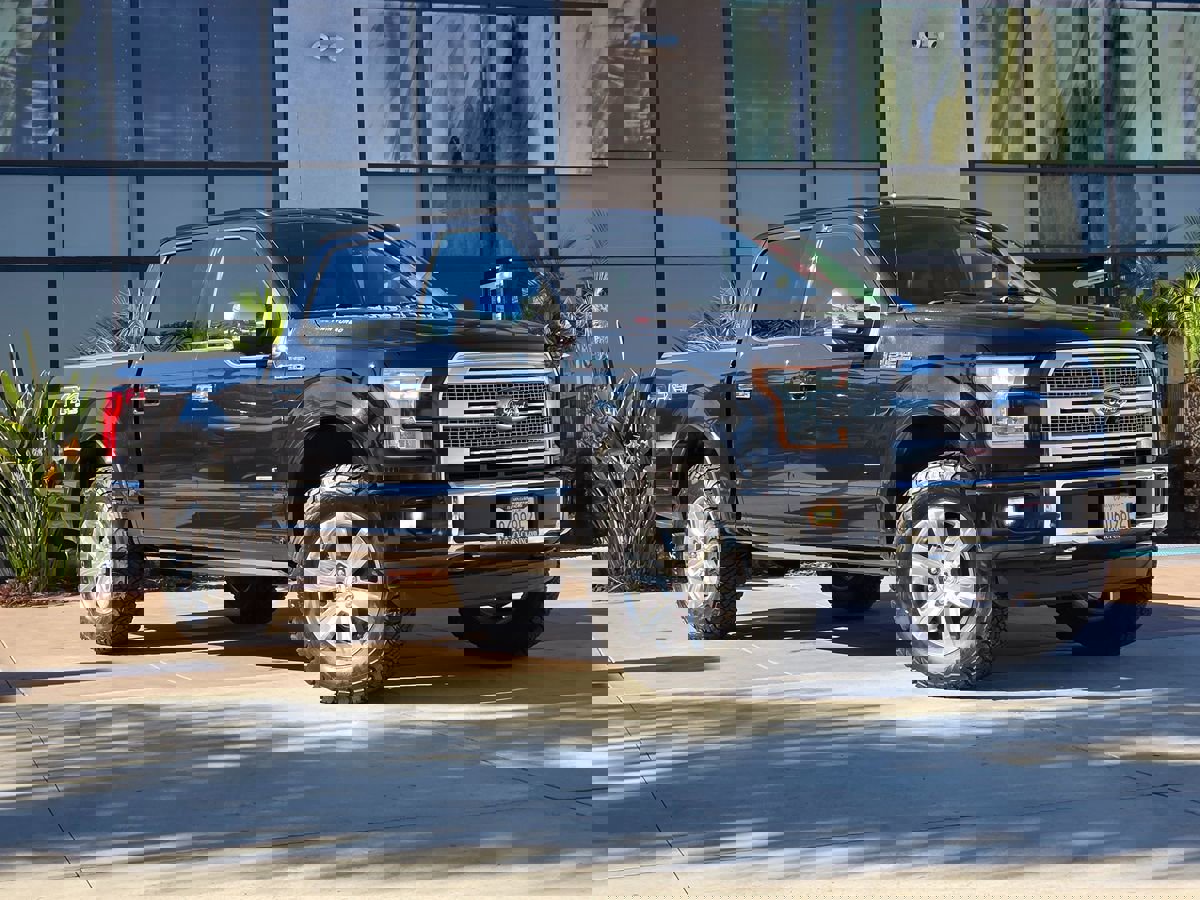 Used 2015 Ford F150 Platinum w/ Equipment Group 701A Luxury image 3