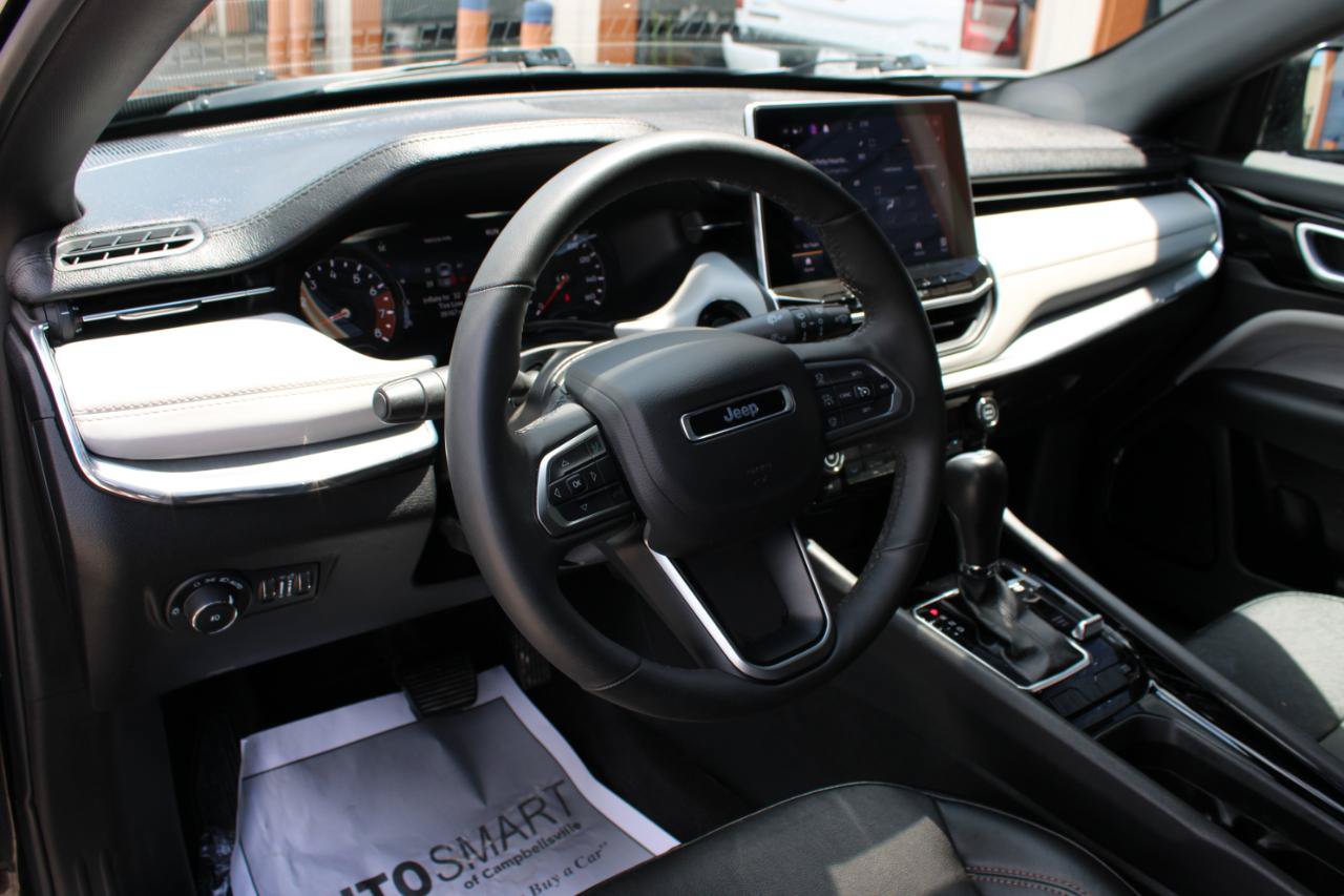 Used 2023 Jeep Compass Limited AWD/4WD image 13