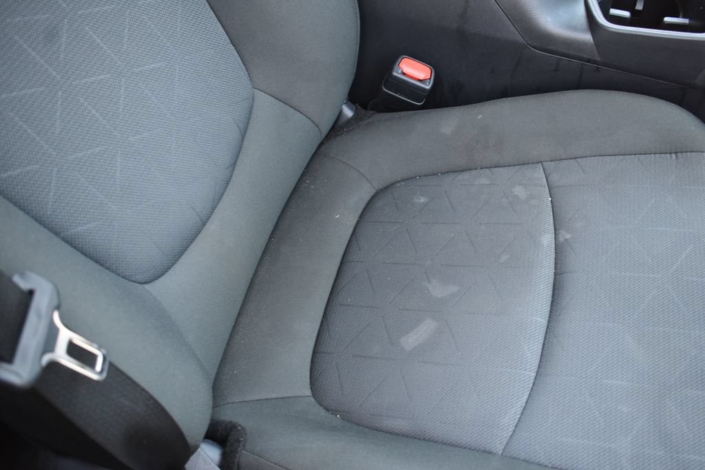 Used 2025 Toyota RAV4 XLE FWD image 23