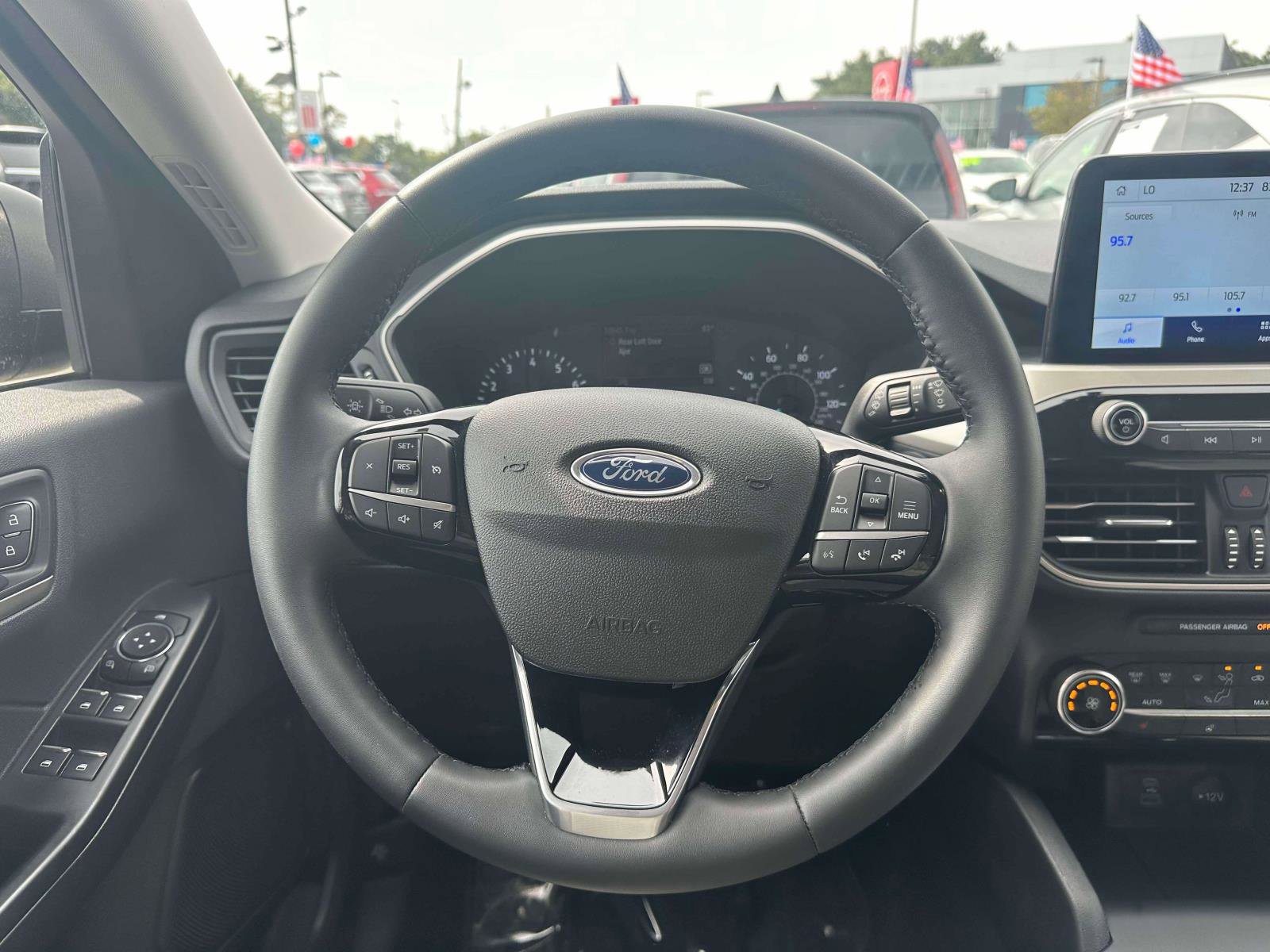 Used 2022 Ford Escape SE w/ Cold Weather Package image 12