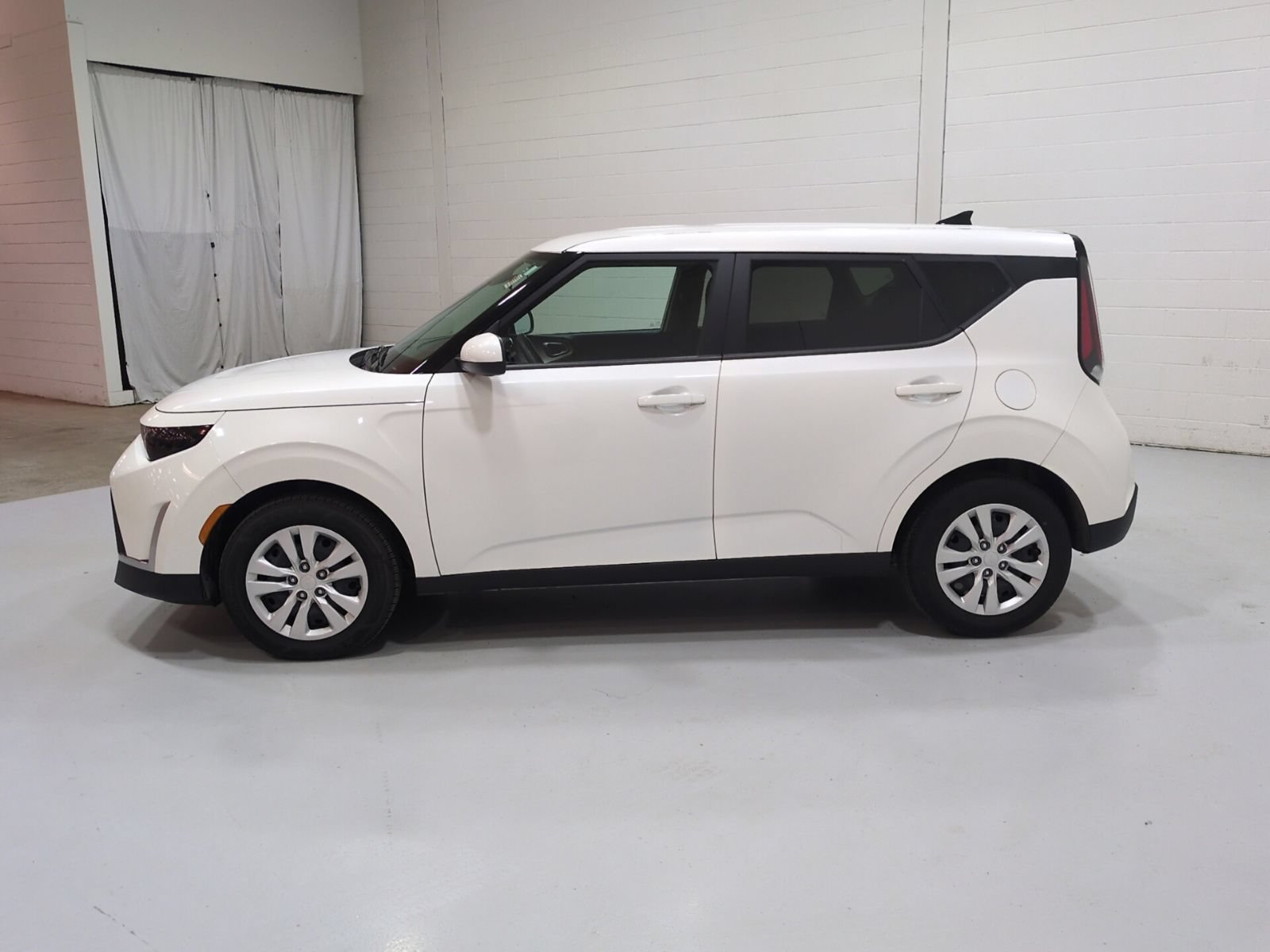 Certified 2023 Kia Soul LX FWD image 6