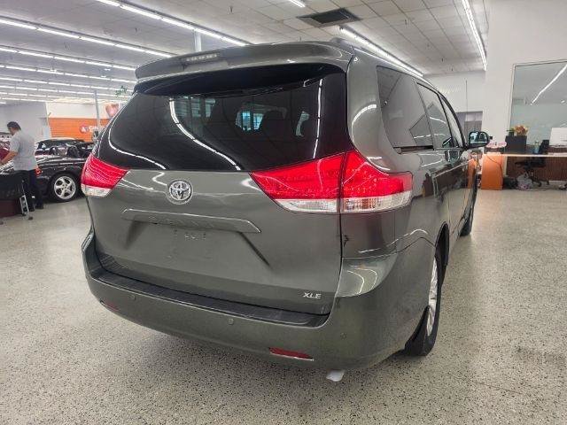 Used 2013 Toyota Sienna XLE FWD image 5