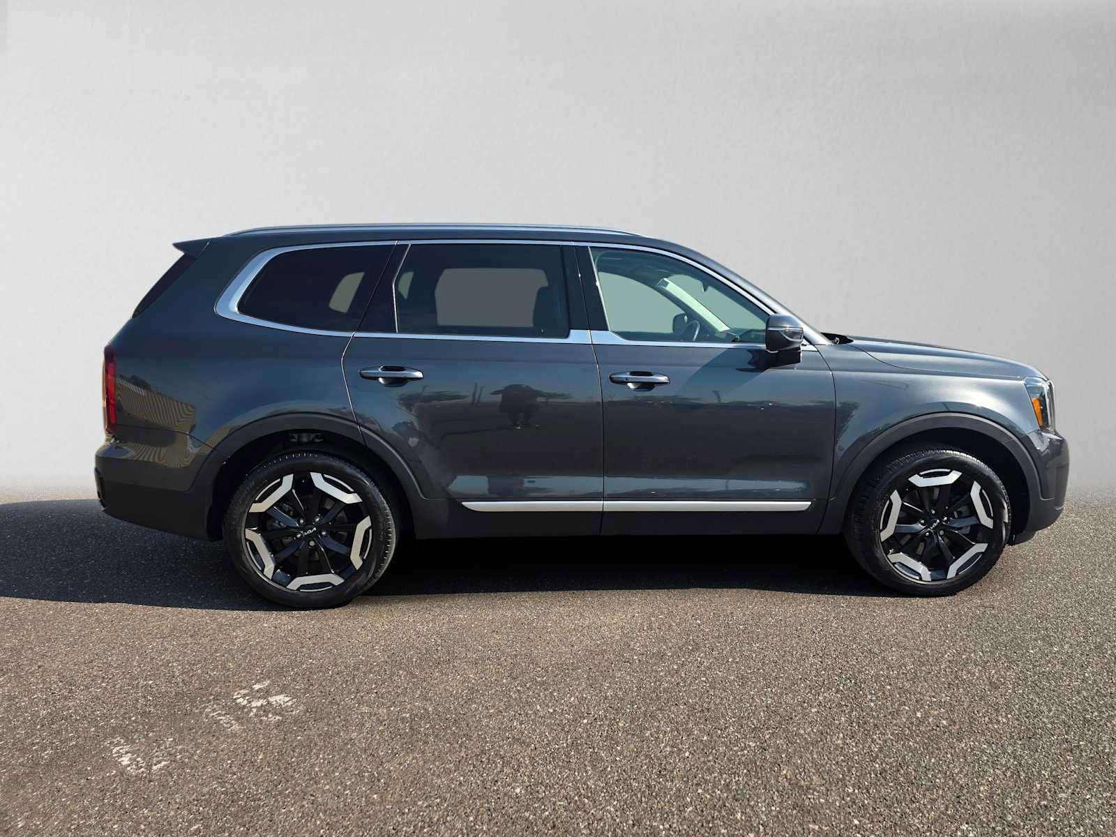 Used 2024 Kia Telluride S w/ S Sunroof Package AWD/4WD image 2