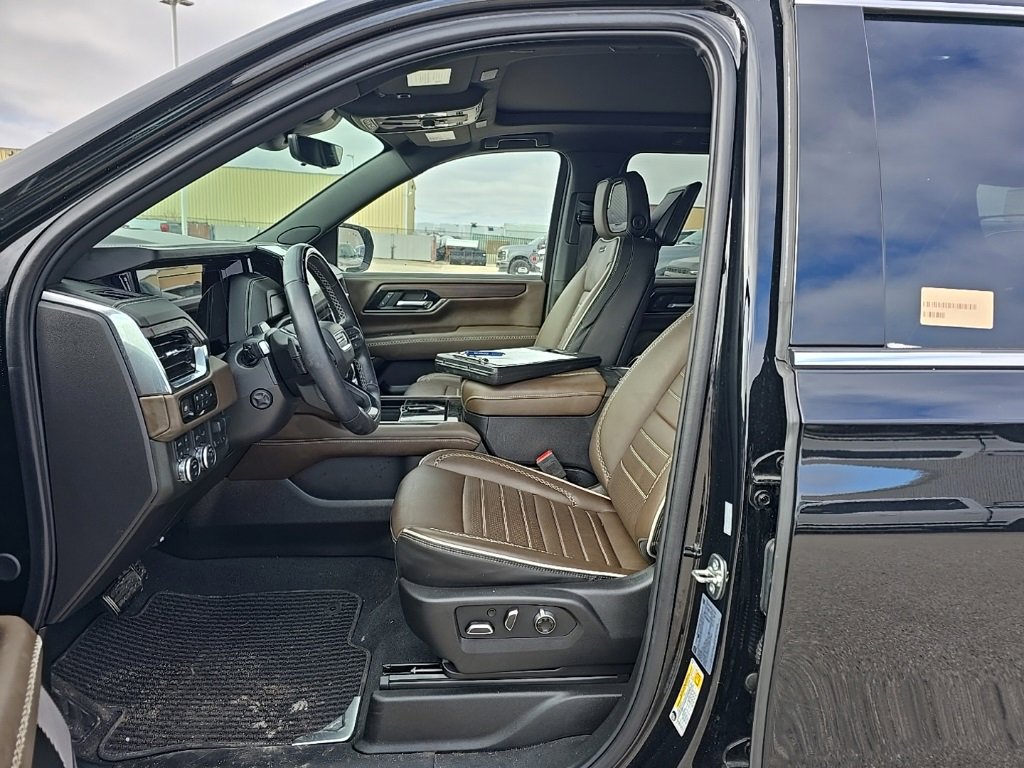 Used 2025 GMC Yukon XL Denali Ultimate image 9