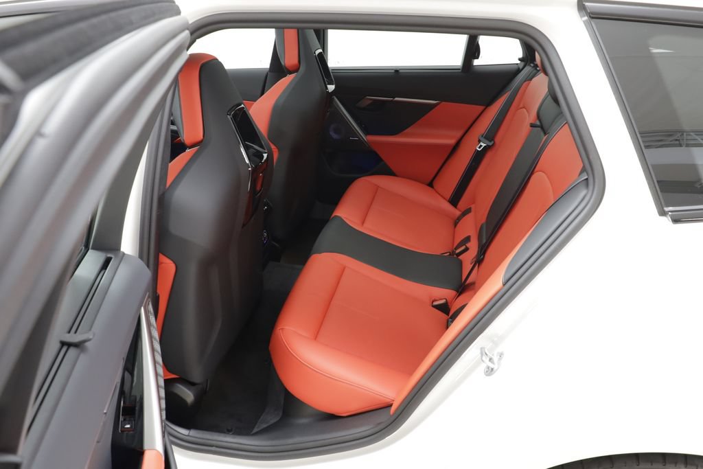 Used 2027 BMW M5 Touring AWD/4WD image 17