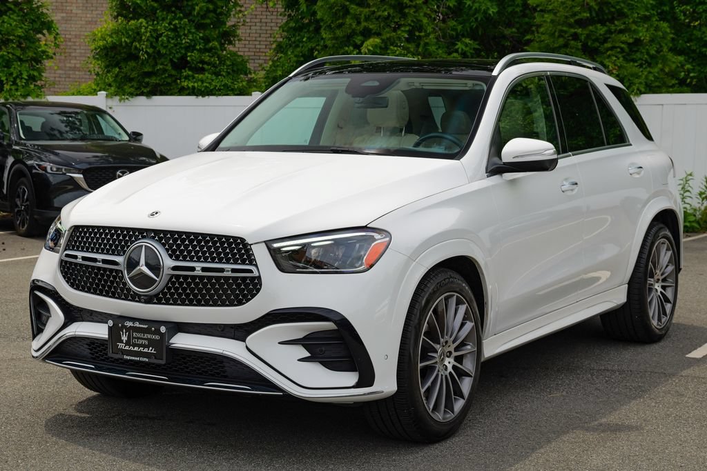 Used 2025 Mercedes-Benz GLE 450e 4MATIC image 3