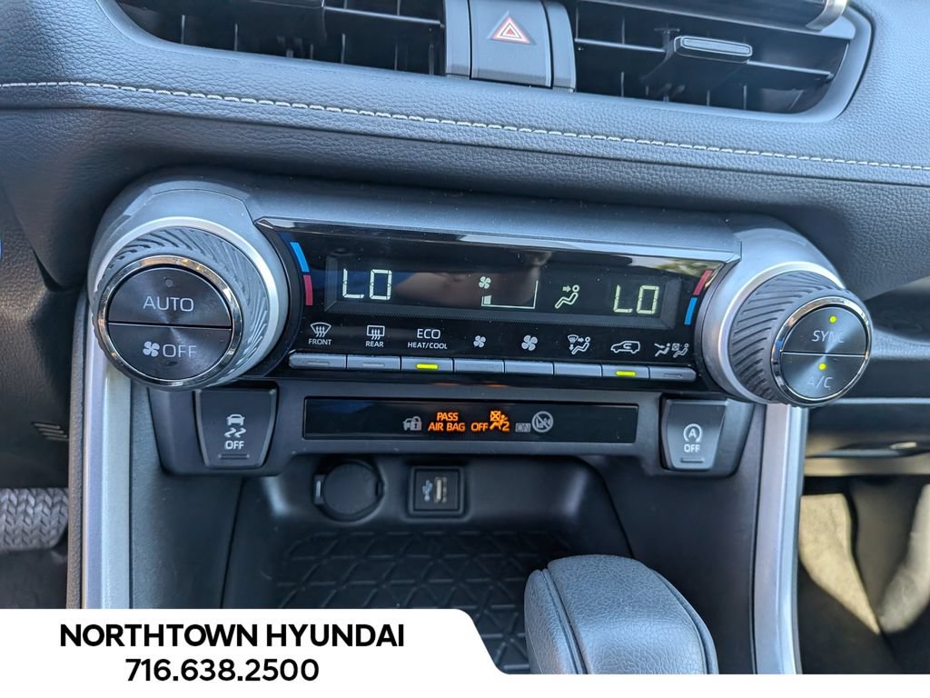 Used 2025 Toyota RAV4 XLE AWD/4WD image 18