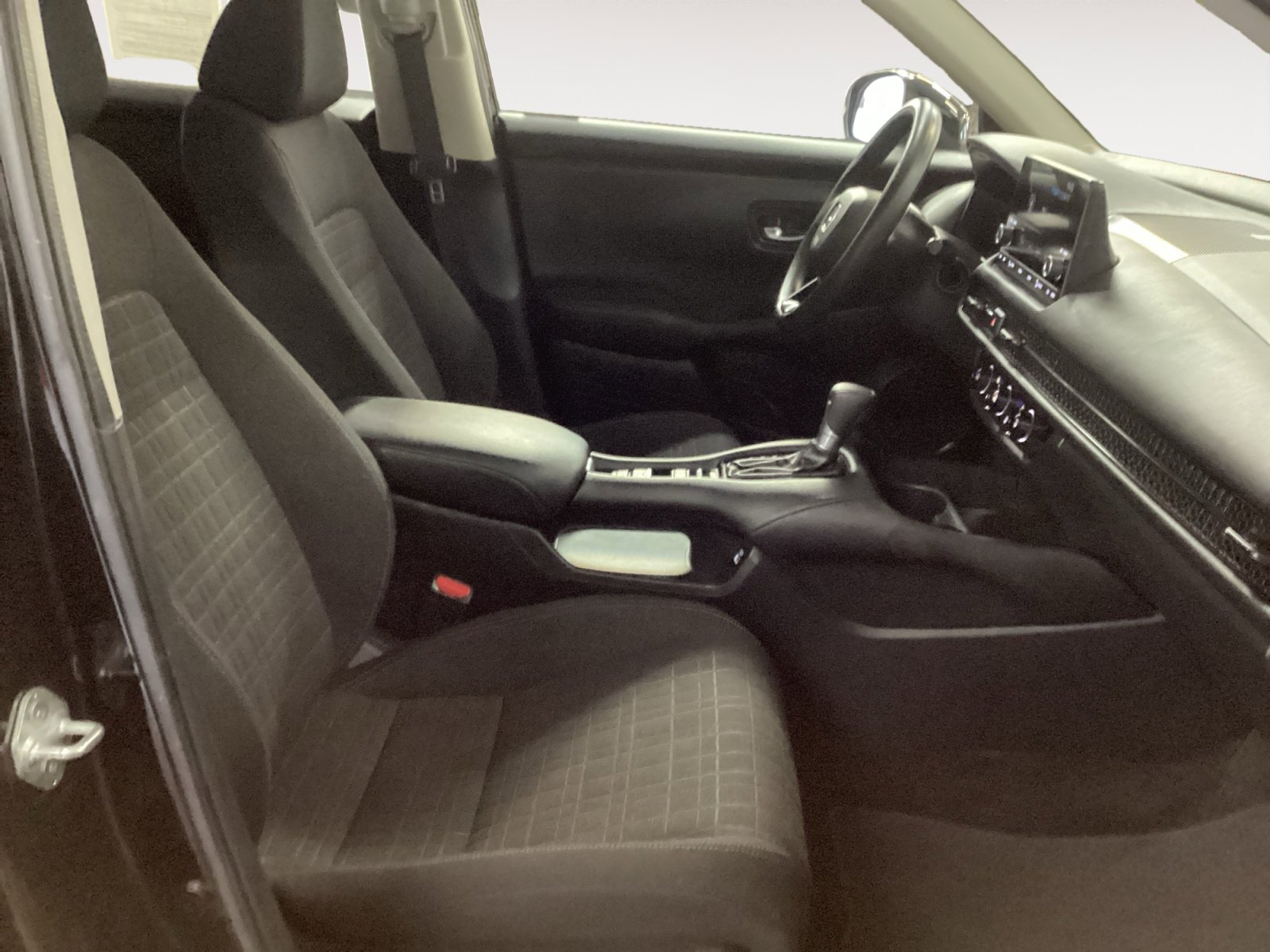 Used 2023 Honda HR-V LX image 15