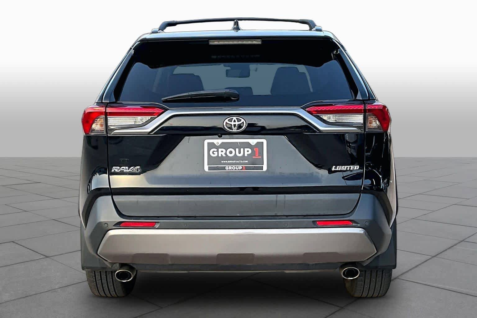Used 2019 Toyota RAV4 Limited w/ Cold Weather Package FWD image 4
