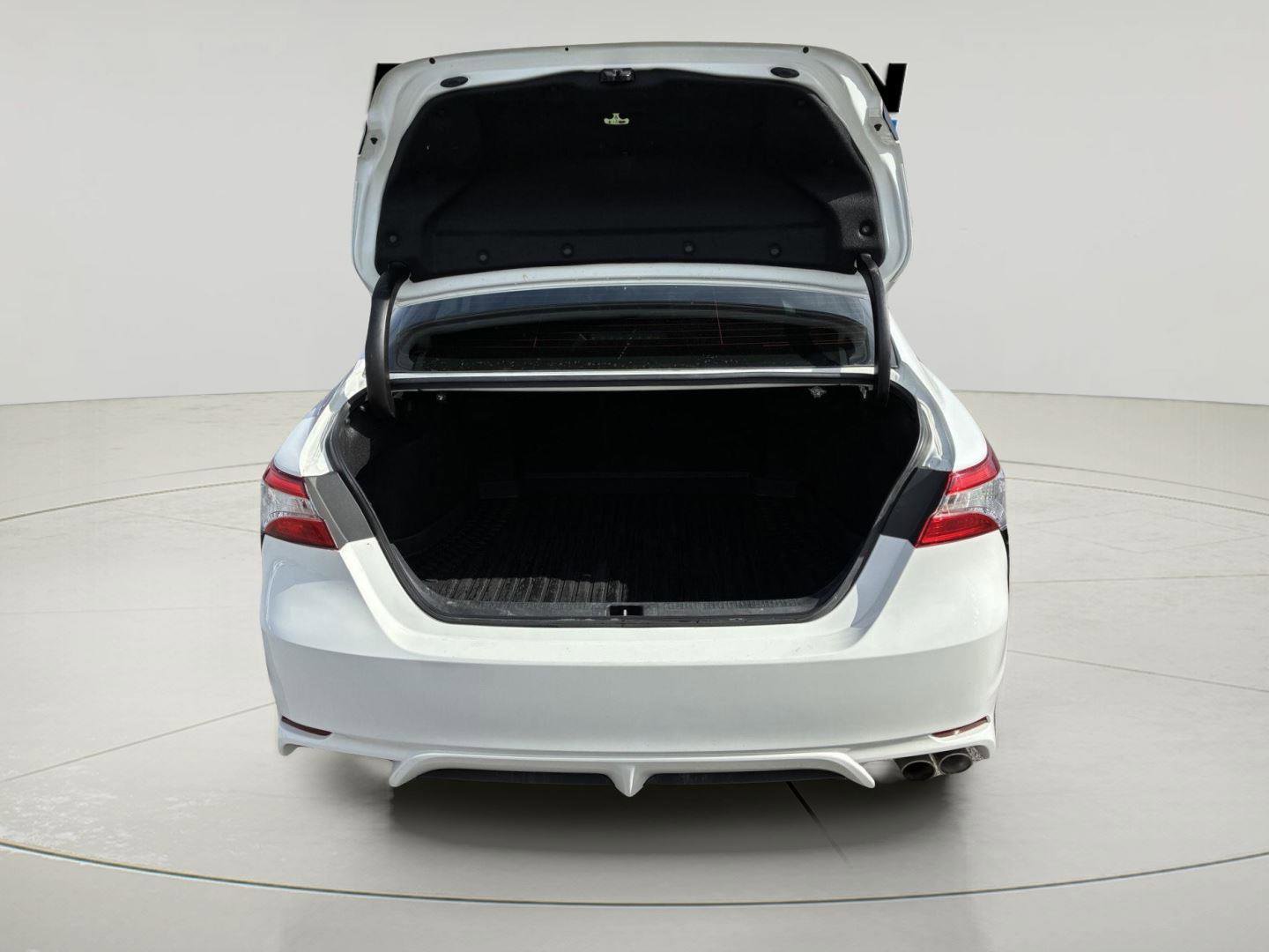 Used 2020 Toyota Camry SE w/ Audio Package FWD image 9