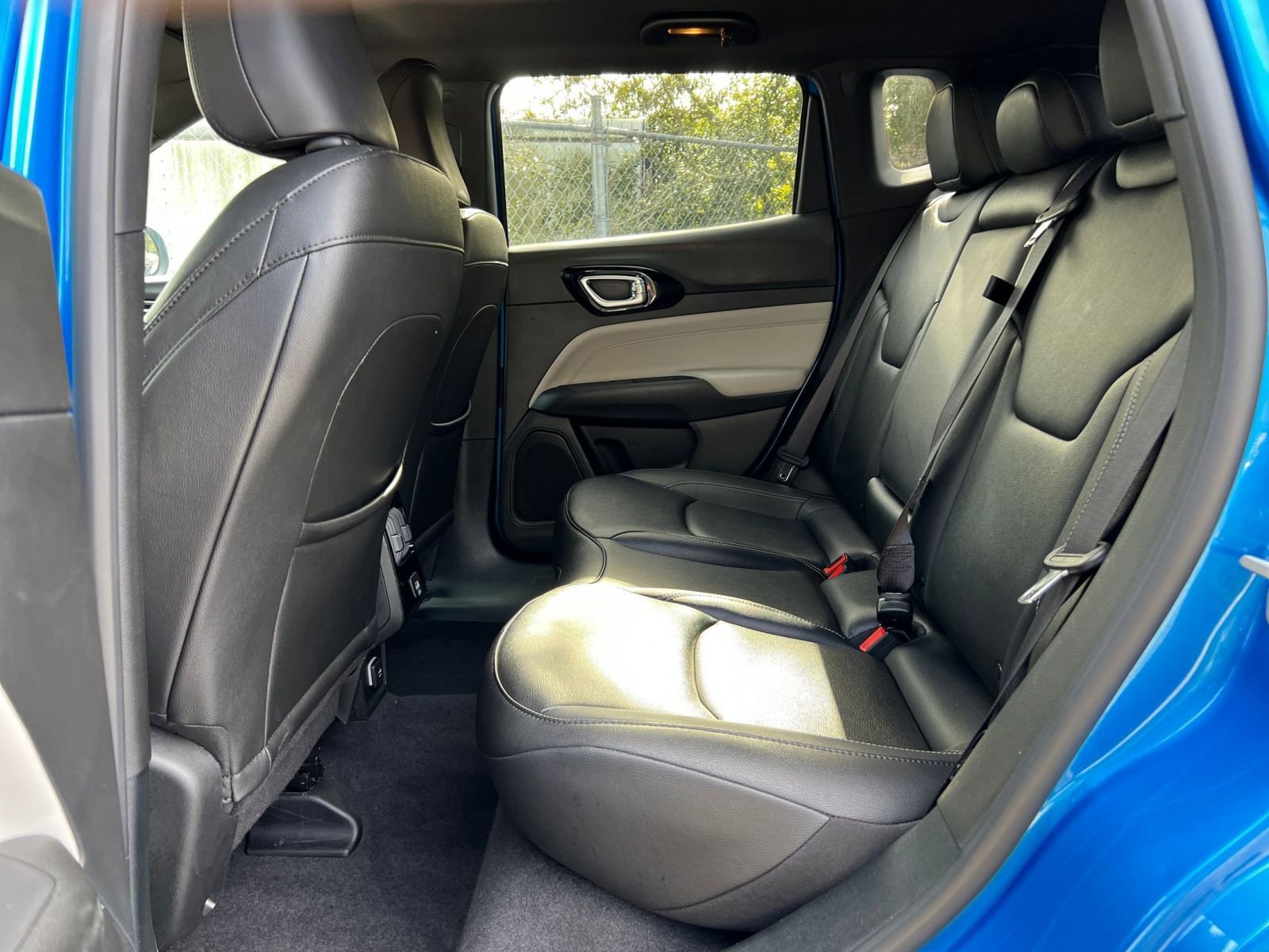 Used 2025 Jeep Compass Limited image 22