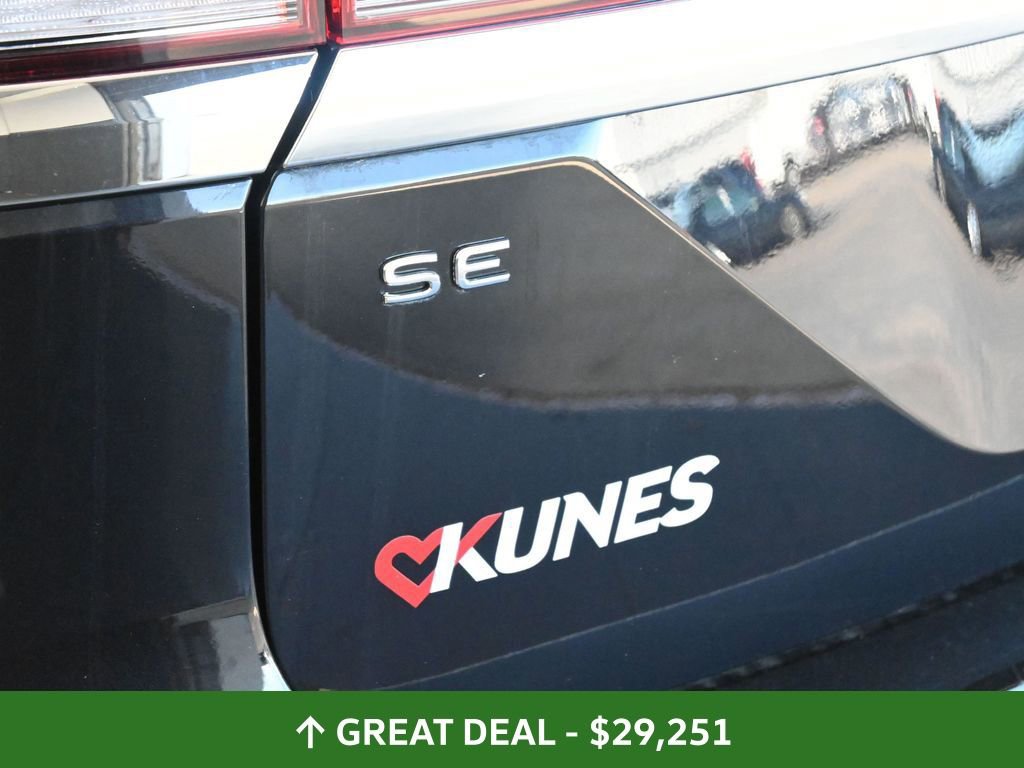 Used 2024 Volkswagen Atlas SE image 14