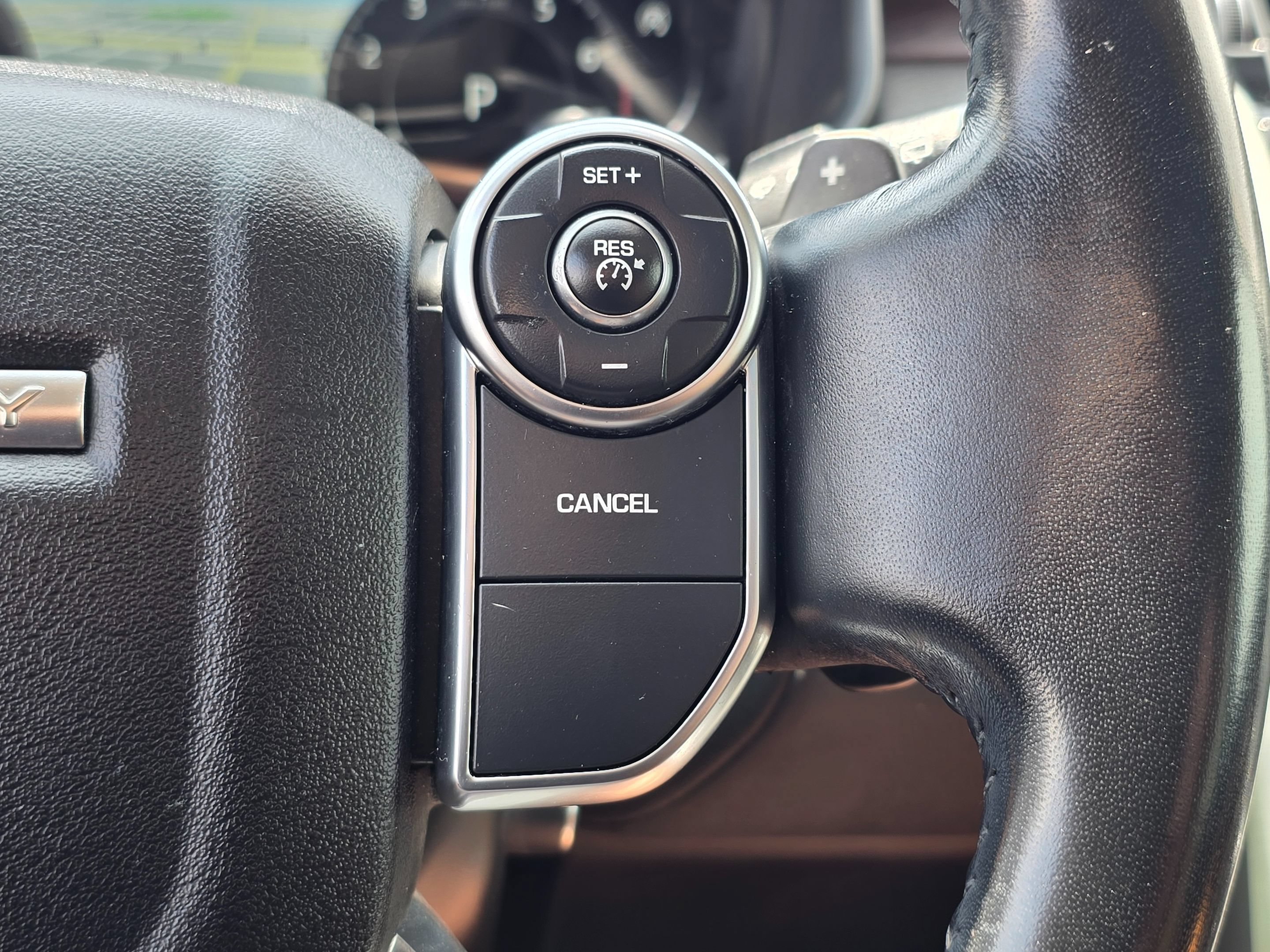 Used 2018 Land Rover Discovery HSE AWD/4WD image 32