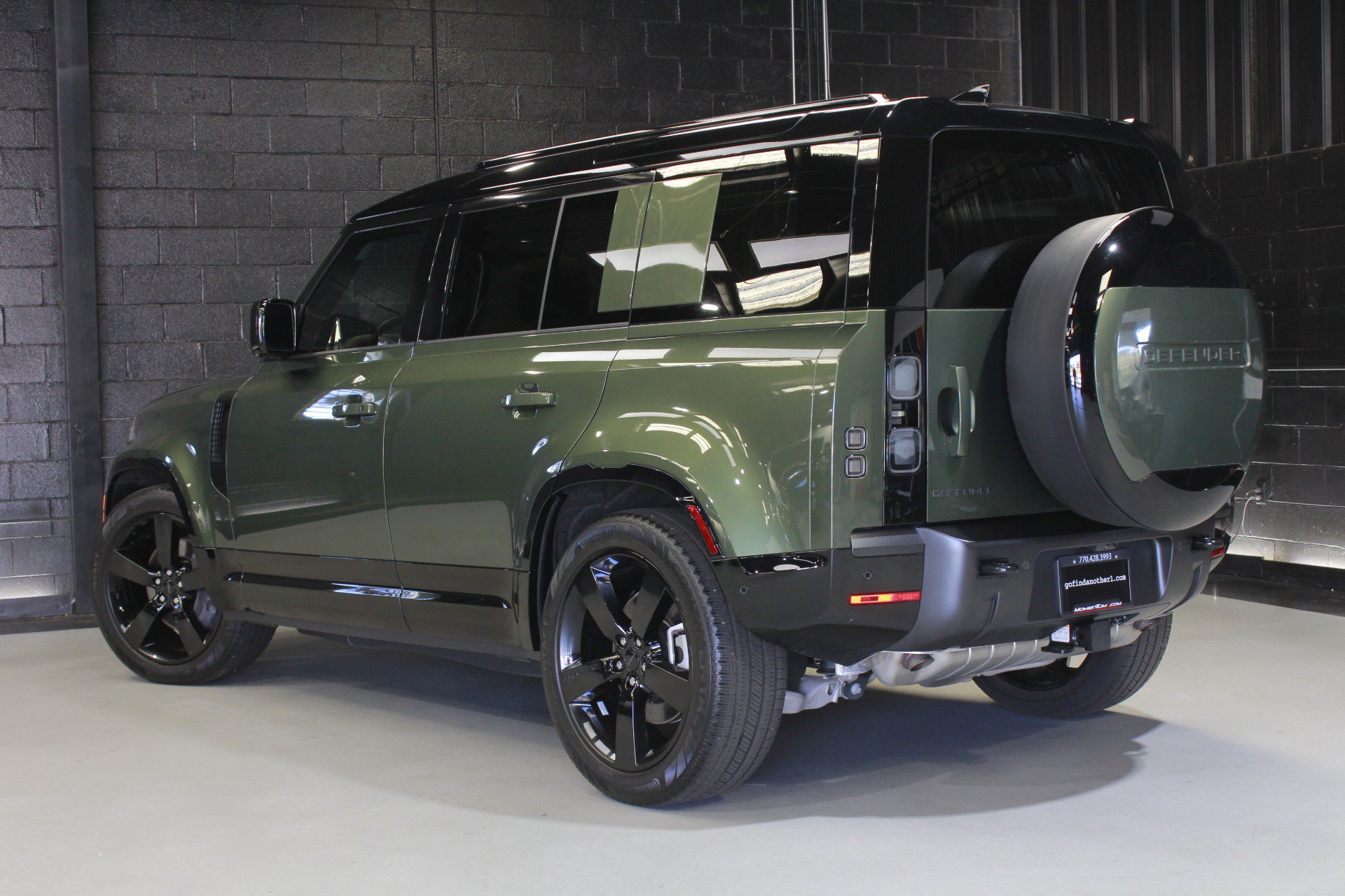 Used 2026 Land Rover Defender 110 X-Dynamic SE AWD/4WD image 15