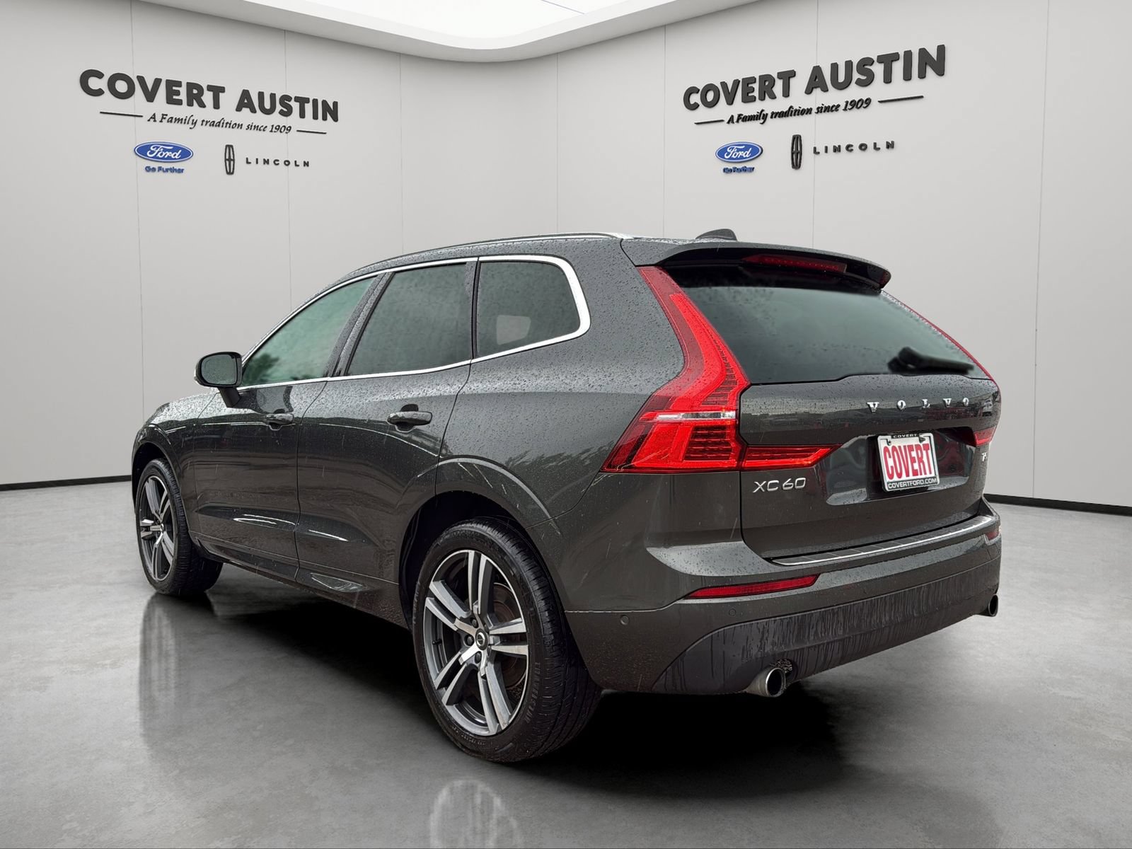 Used 2019 Volvo XC60 T5 Momentum w/ Multimedia Package AWD/4WD image 3