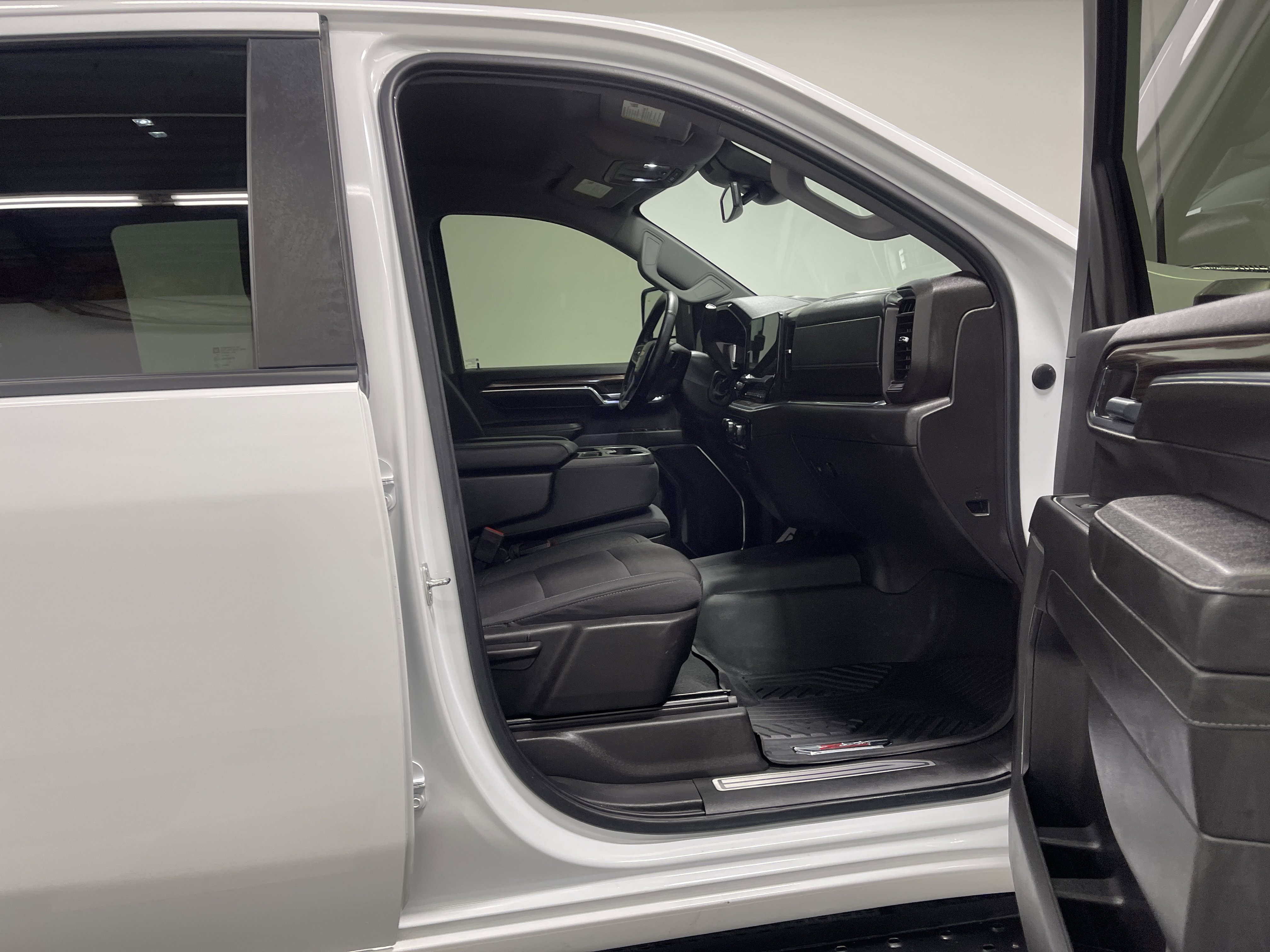 Used 2024 Chevrolet Silverado 2500 LT image 25