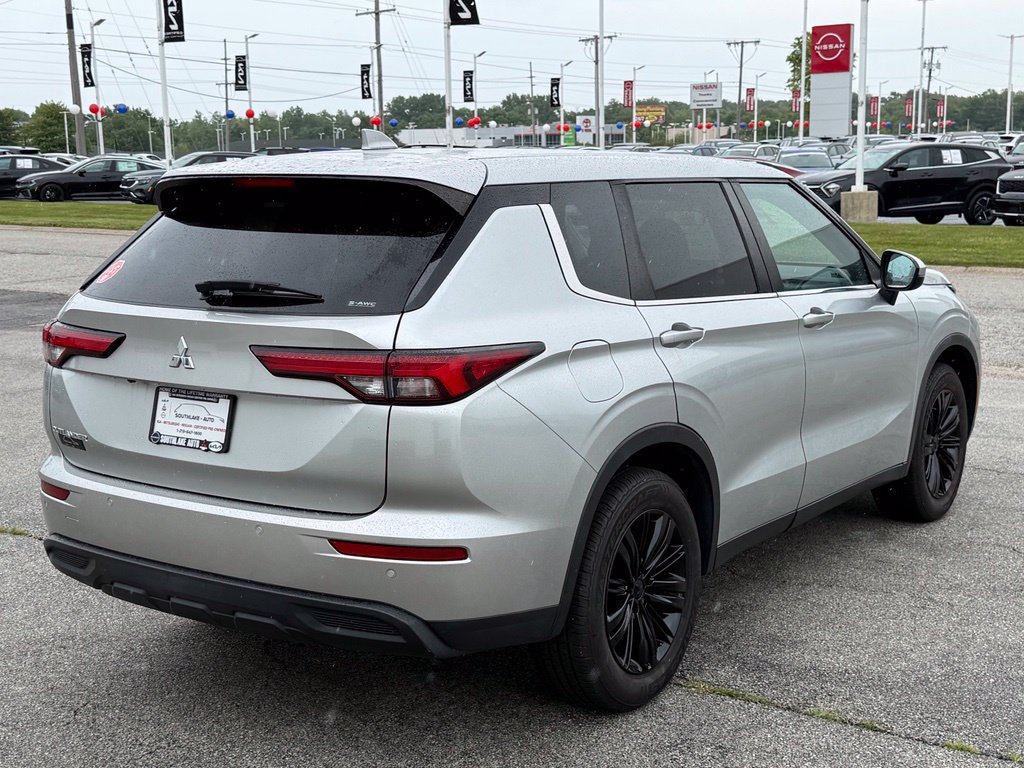 Used 2022 Mitsubishi Outlander ES AWD/4WD image 7