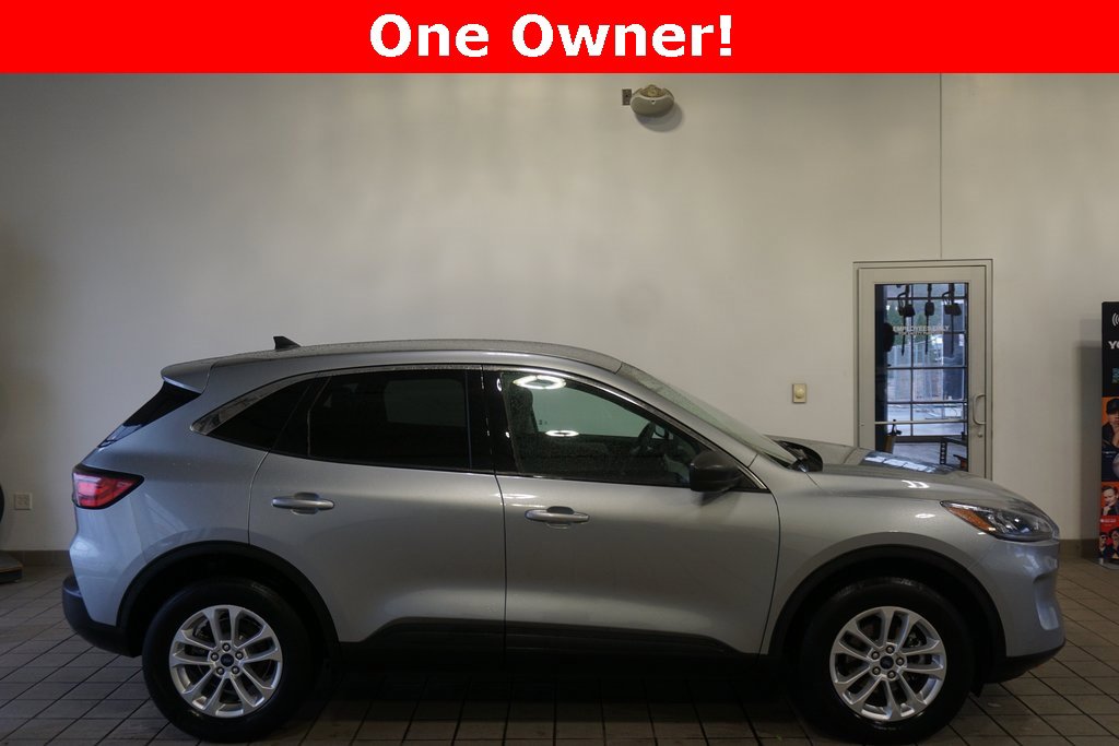 Used 2022 Ford Escape SE w/ Cold Weather Package image 2