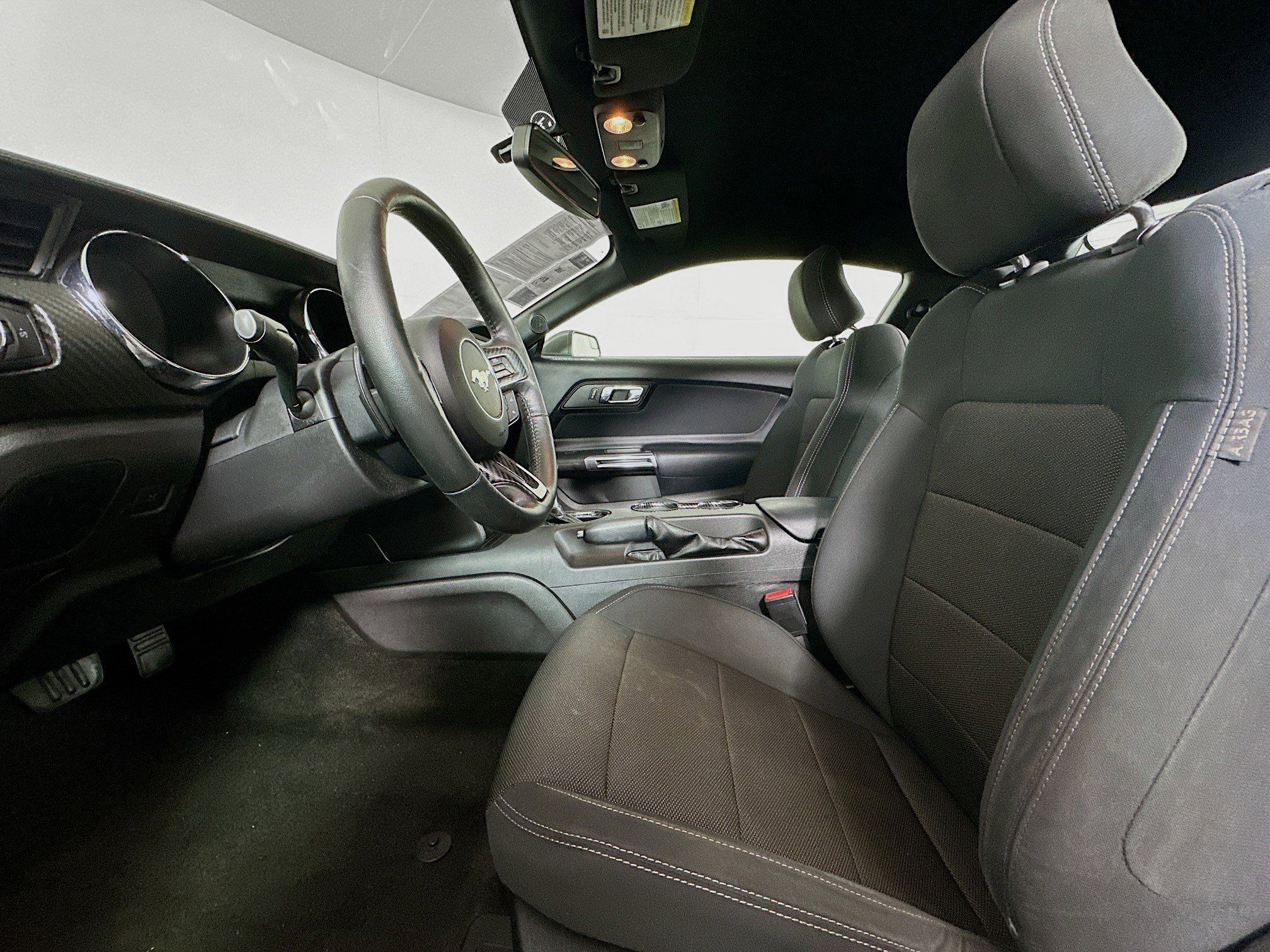 Used 2017 Ford Mustang V6 image 13