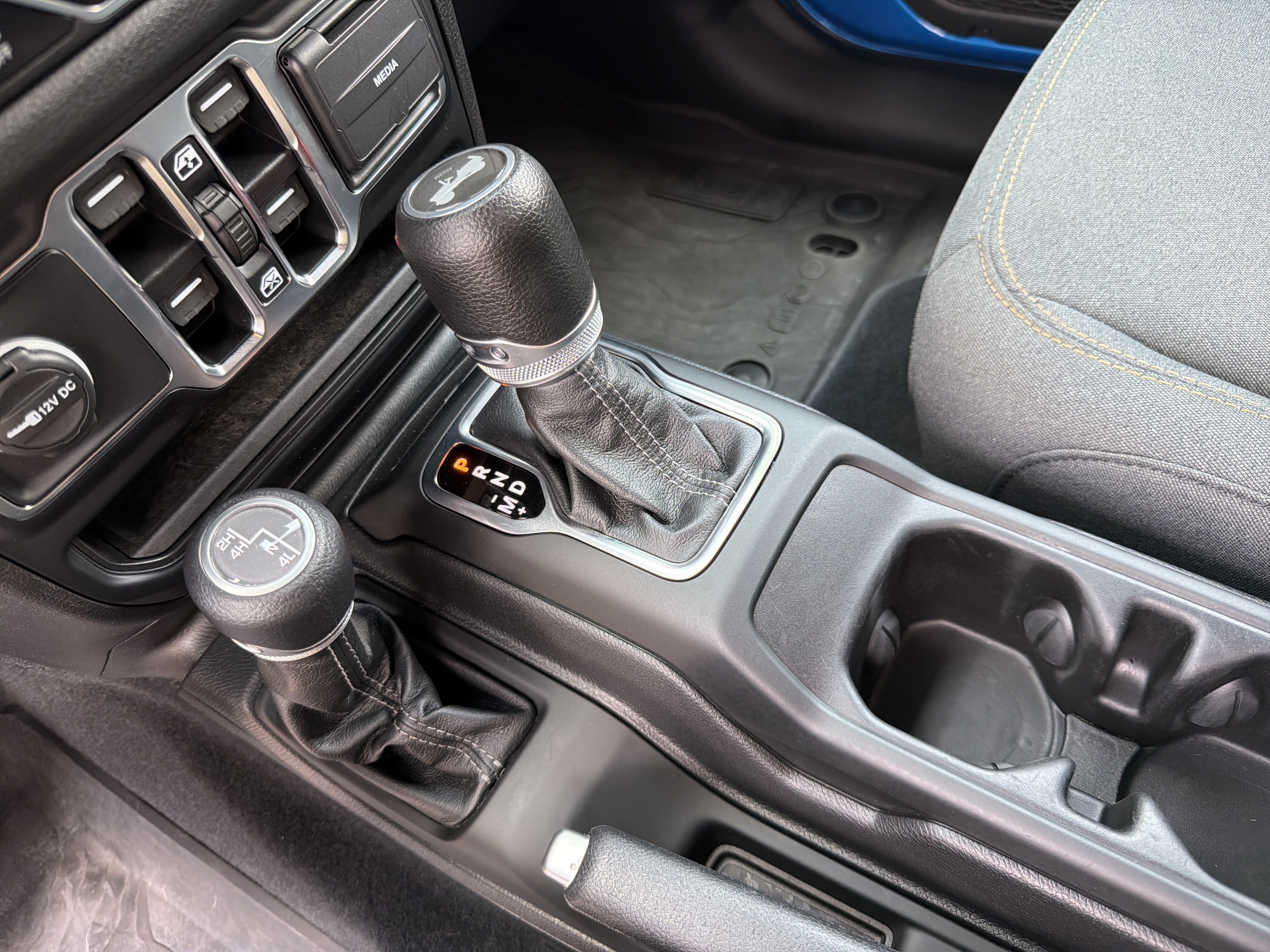 Used 2024 Jeep Wrangler Unlimited Sport AWD/4WD image 9