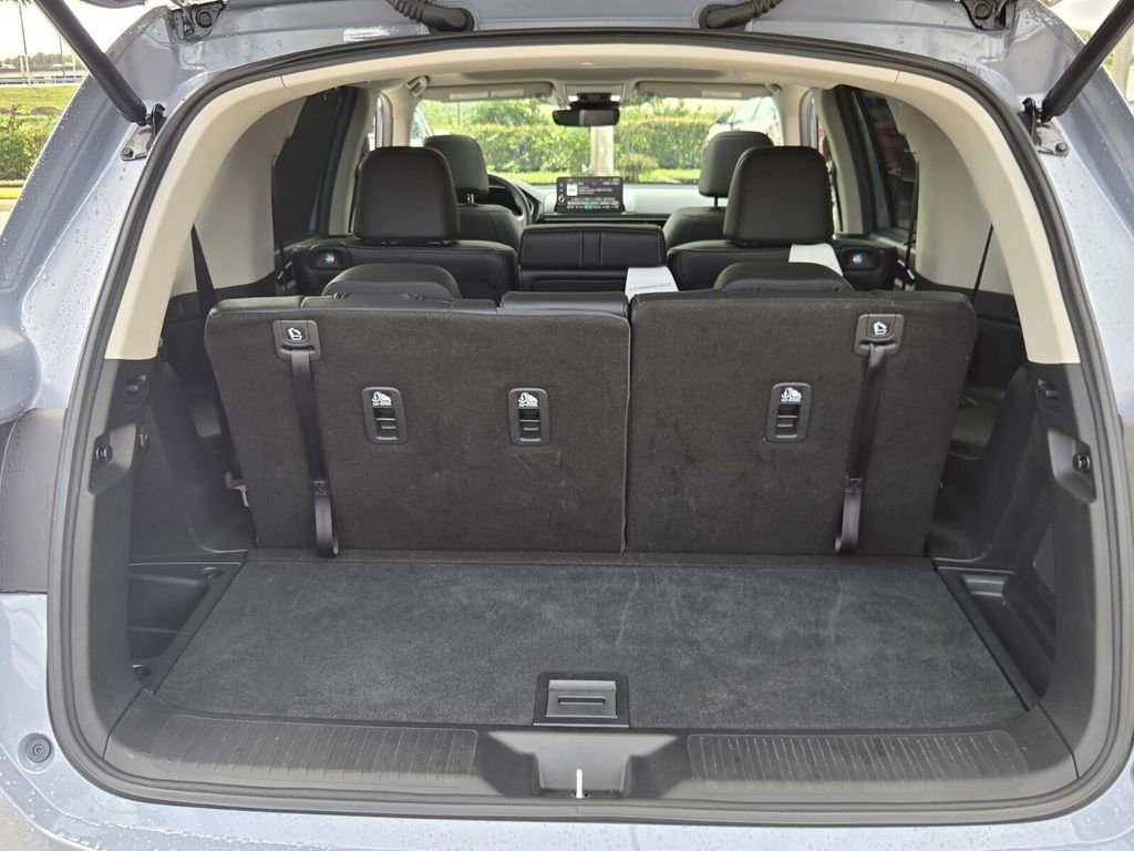 Used 2025 Honda Pilot Touring image 16