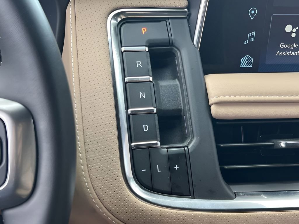 Used 2024 Chevrolet Suburban Premier image 24