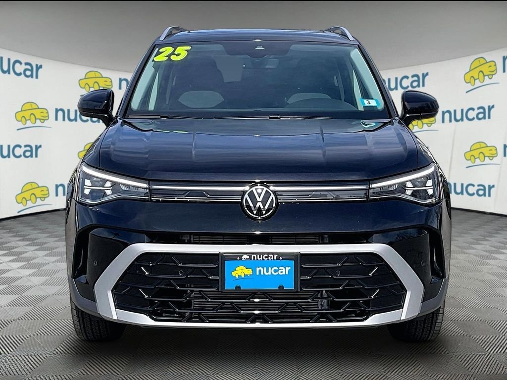 Used 2025 Volkswagen Taos SEL AWD/4WD image 2