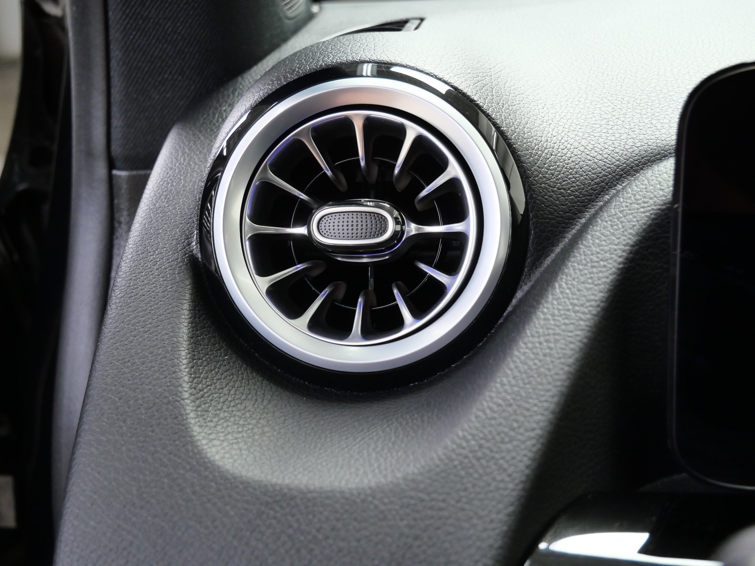 Certified 2023 Mercedes-Benz GLA 35 AMG 4MATIC image 24