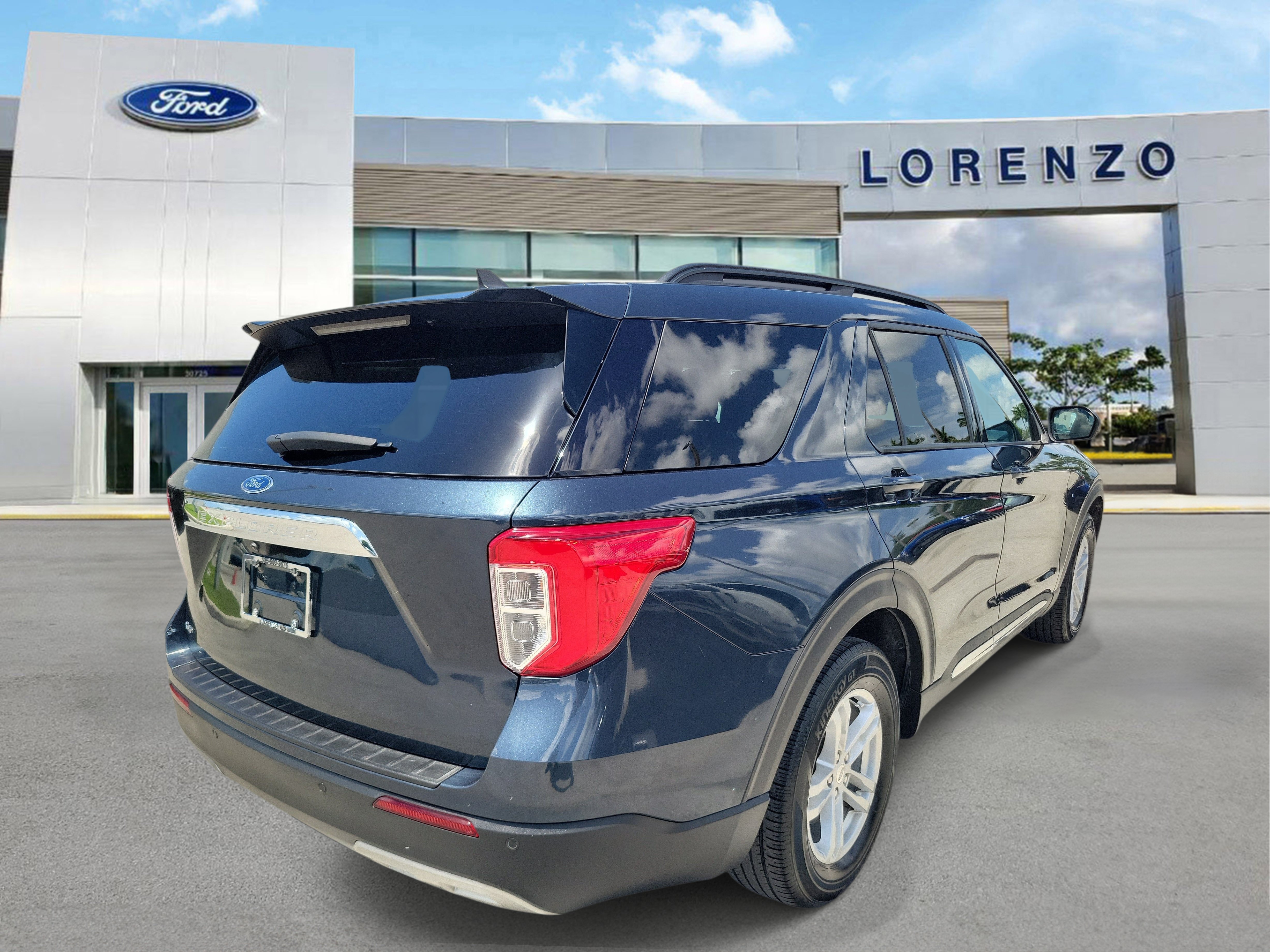 Used 2023 Ford Explorer XLT w/ Equipment Group 202A RWD image 5