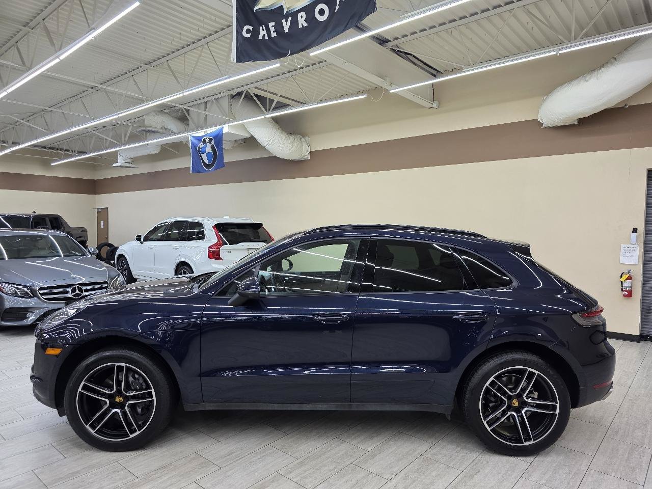 Used 2021 Porsche Macan AWD/4WD image 10