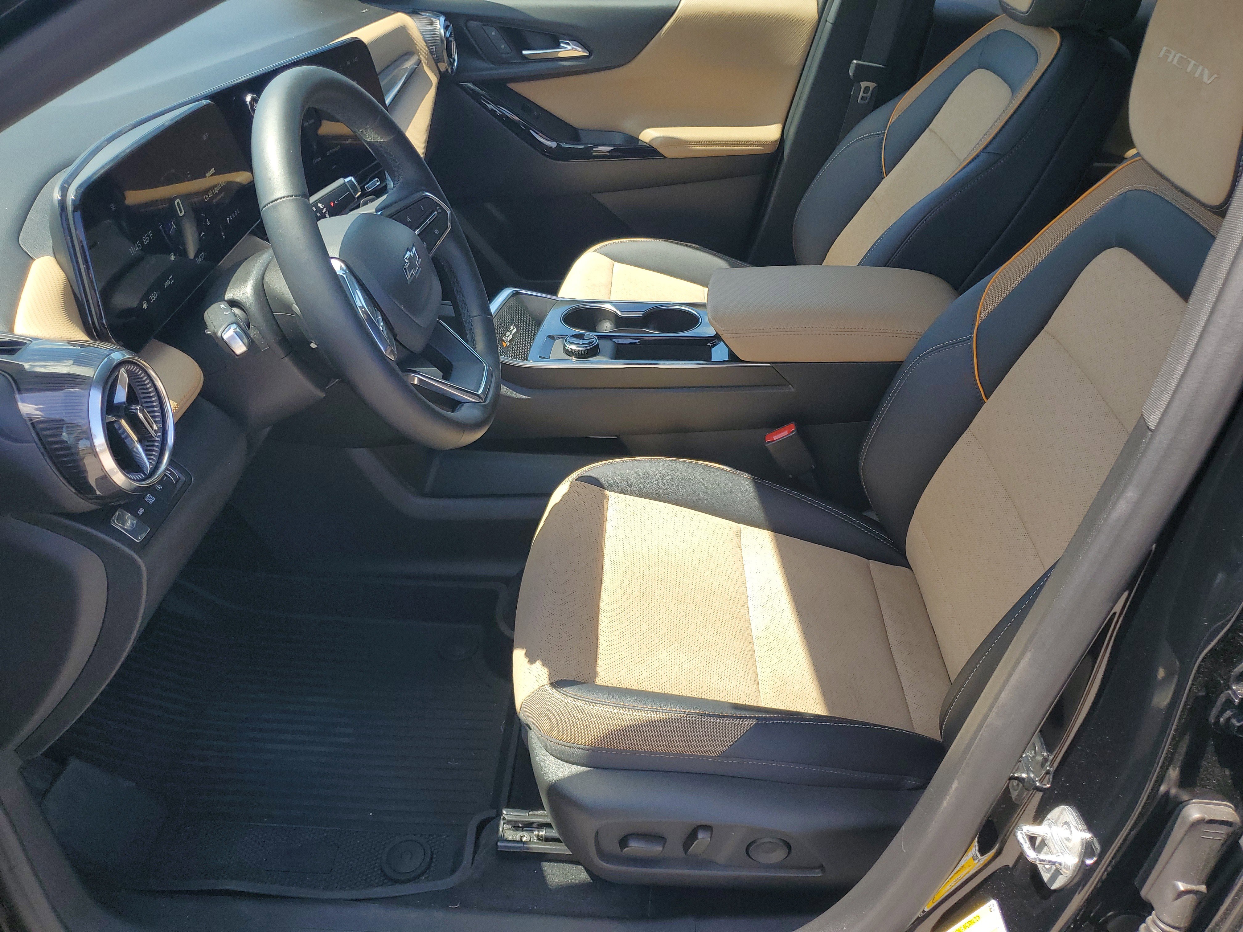 Used 2025 Chevrolet Equinox ACTIV AWD/4WD image 12