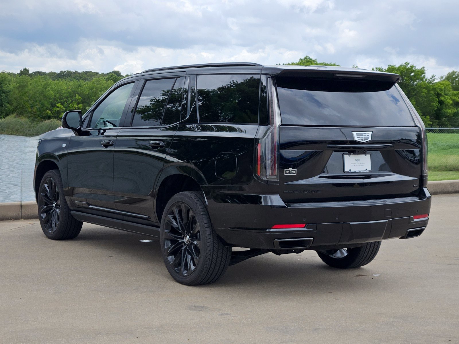 New 2026 Cadillac Escalade Platinum Sport w/ LPO, ONYX Package AWD/4WD image 3
