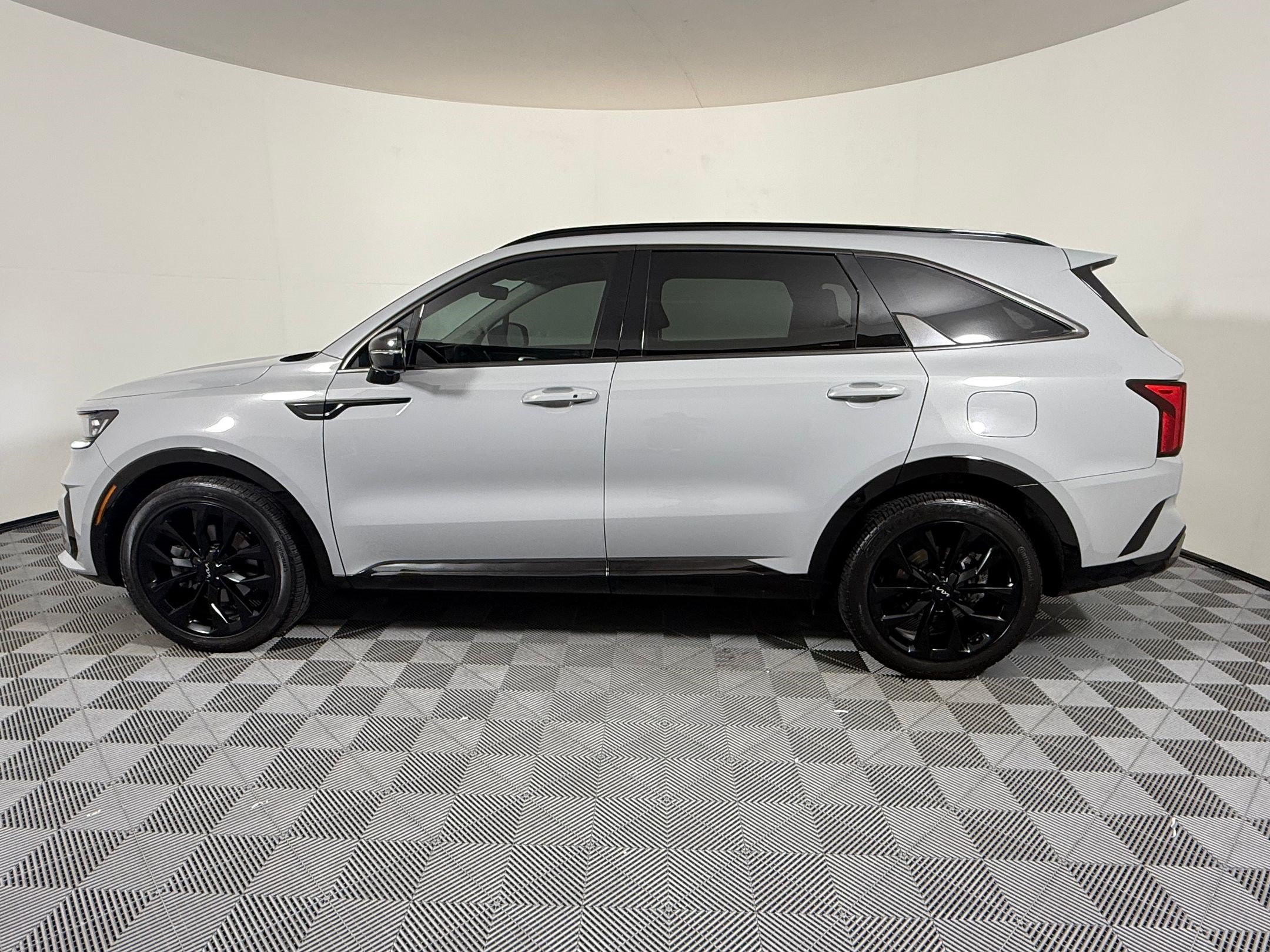 Used 2022 Kia Sorento SX FWD image 2