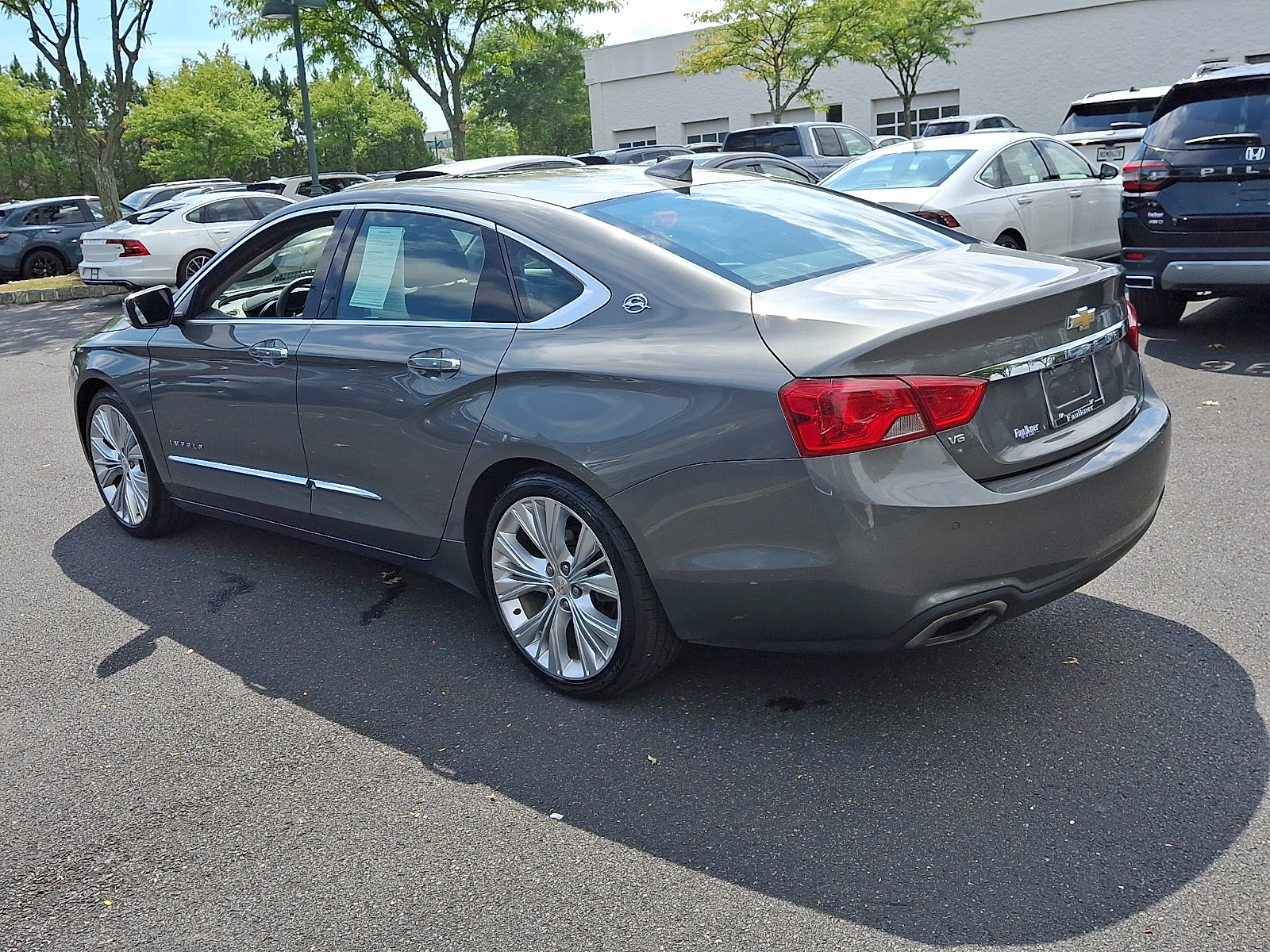 Used 2016 Chevrolet Impala LTZ w/ Enhanced Convenience Package FWD image 4
