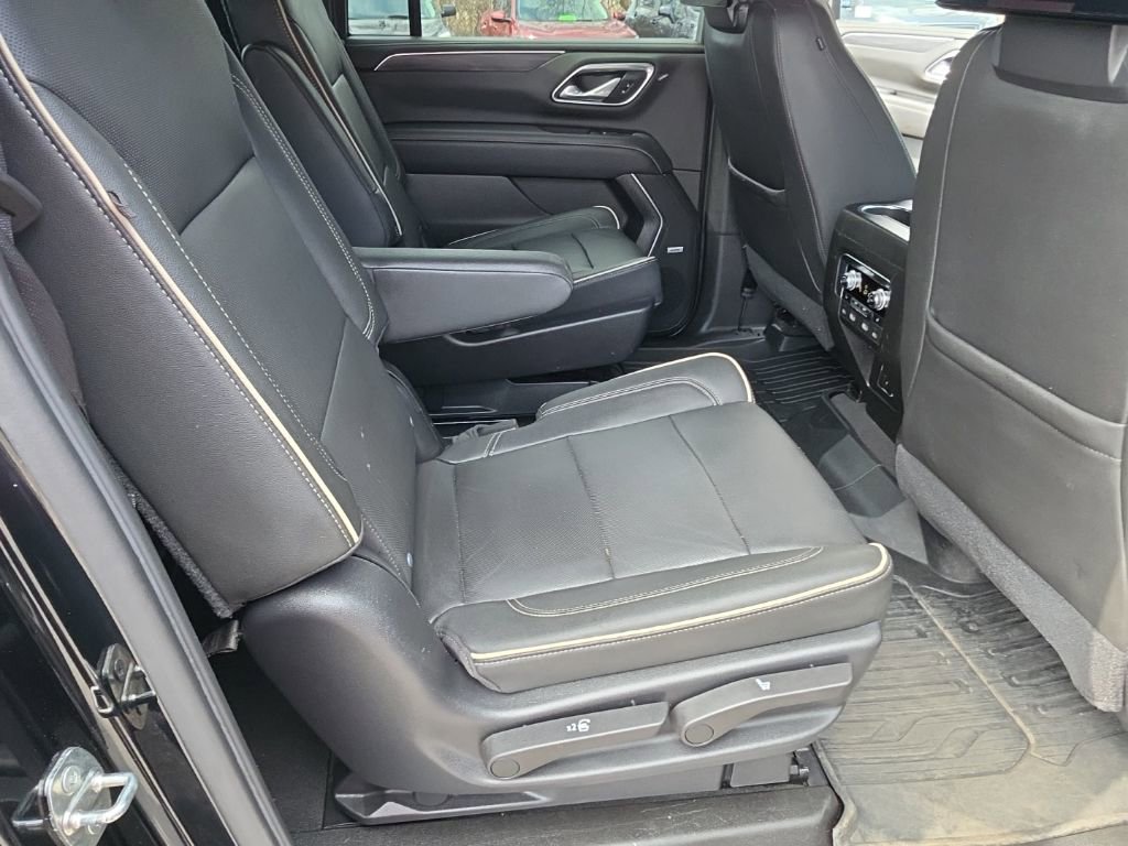 Used 2021 GMC Yukon XL SLT w/ SLT Premium Package image 31