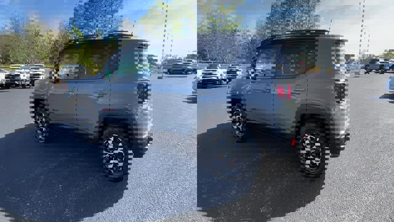Used 2022 Jeep Renegade Trailhawk image 6