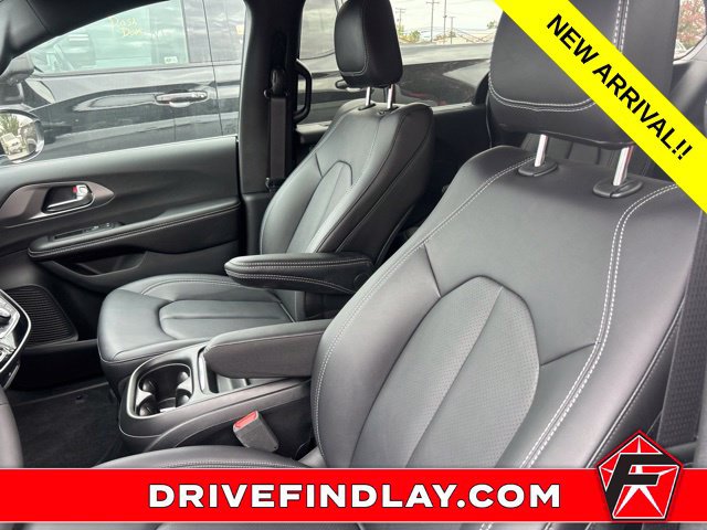 Used 2027 Chrysler Pacifica Select FWD image 14