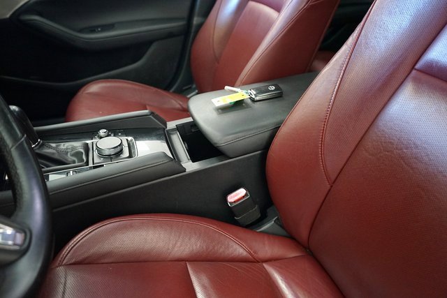 Used 2020 MAZDA MAZDA3 Hatchback w/ Premium Package image 28