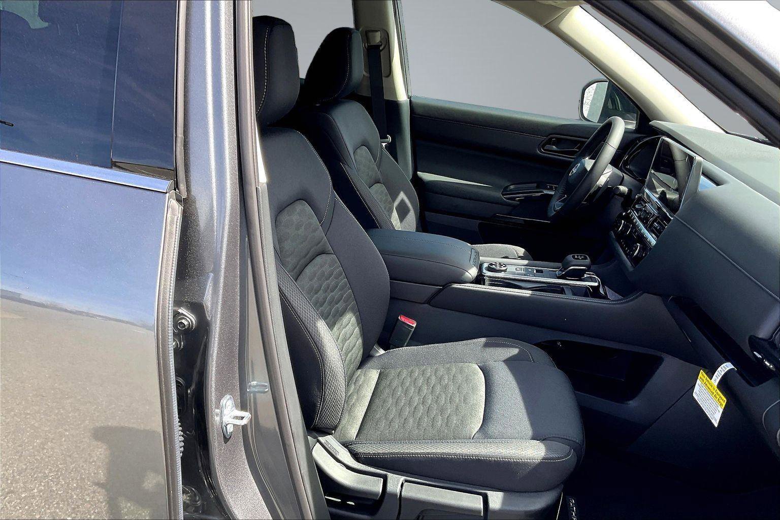 New 2026 Nissan Pathfinder SV image 9