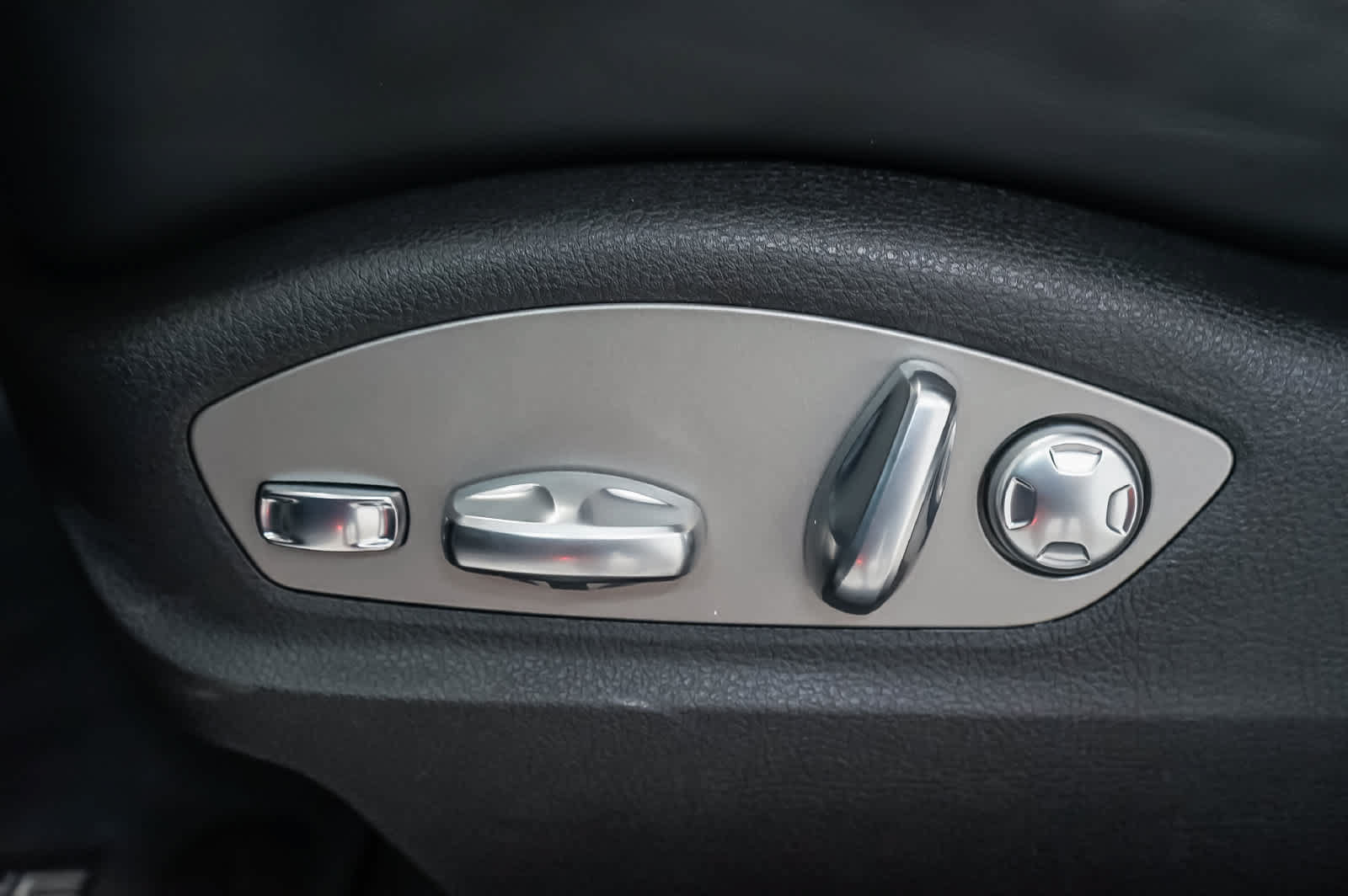 Certified 2026 Porsche Macan AWD/4WD image 21