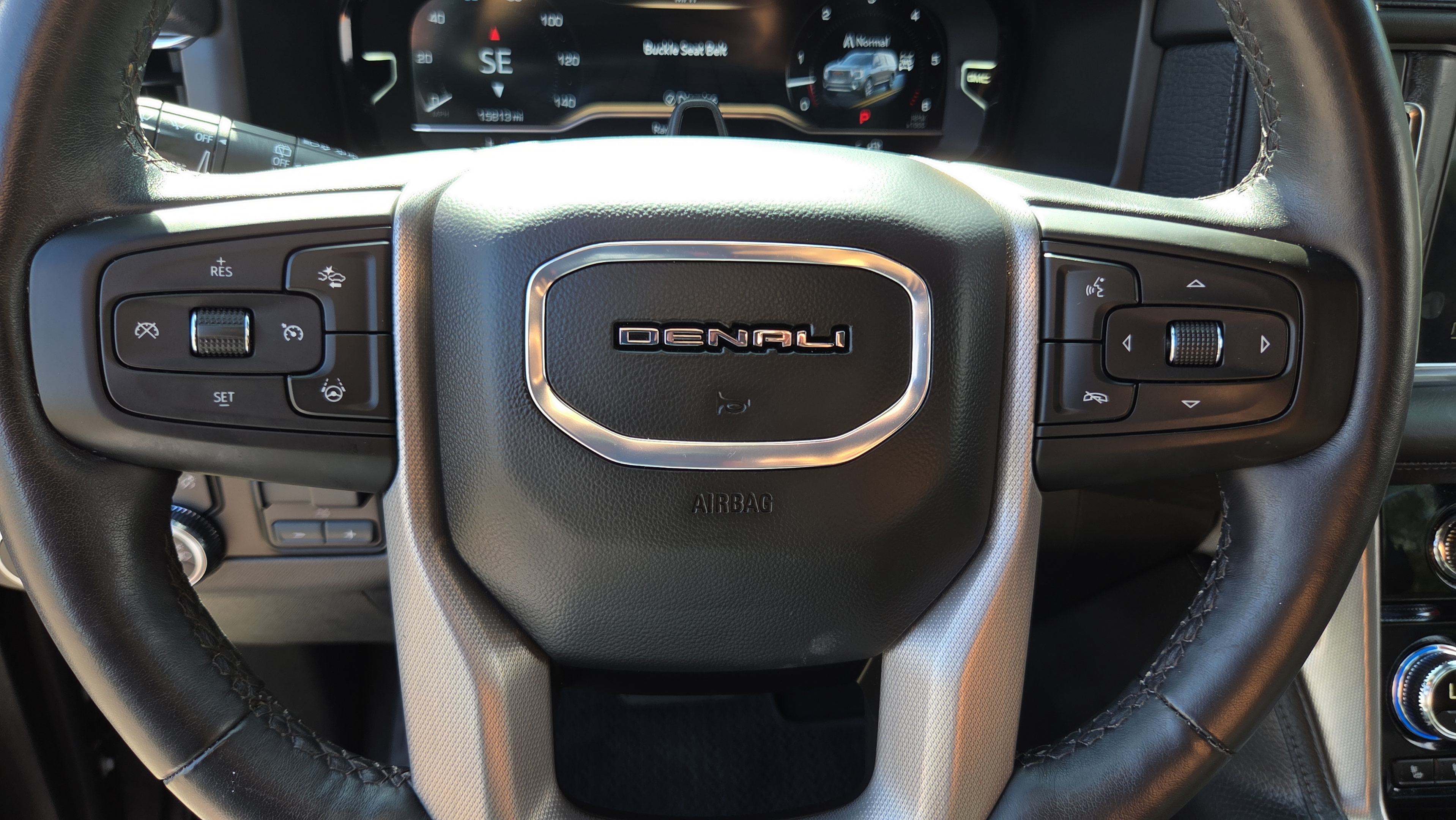 Used 2024 GMC Yukon XL Denali w/ Advanced Technology Package AWD/4WD image 29