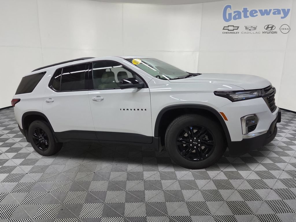 Used 2022 Chevrolet Traverse LS w/ Midnight/Sport Edition