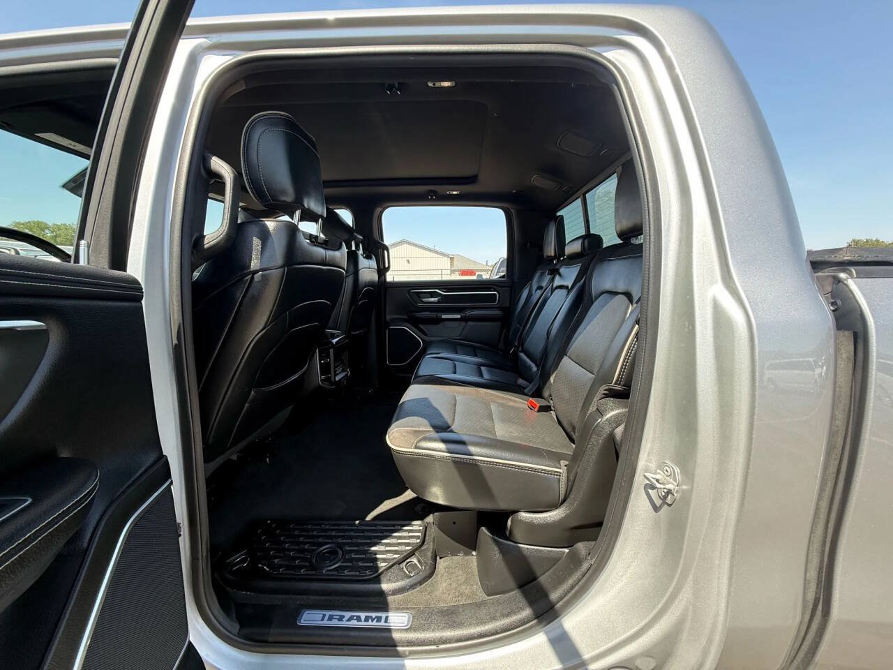 Used 2020 RAM 1500 Laramie AWD/4WD image 11