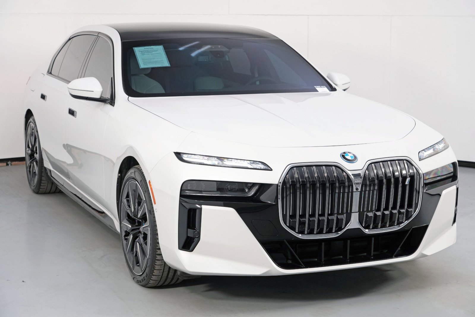 Used 2023 BMW i7 xDrive60 w/ Executive Package 2 image 69