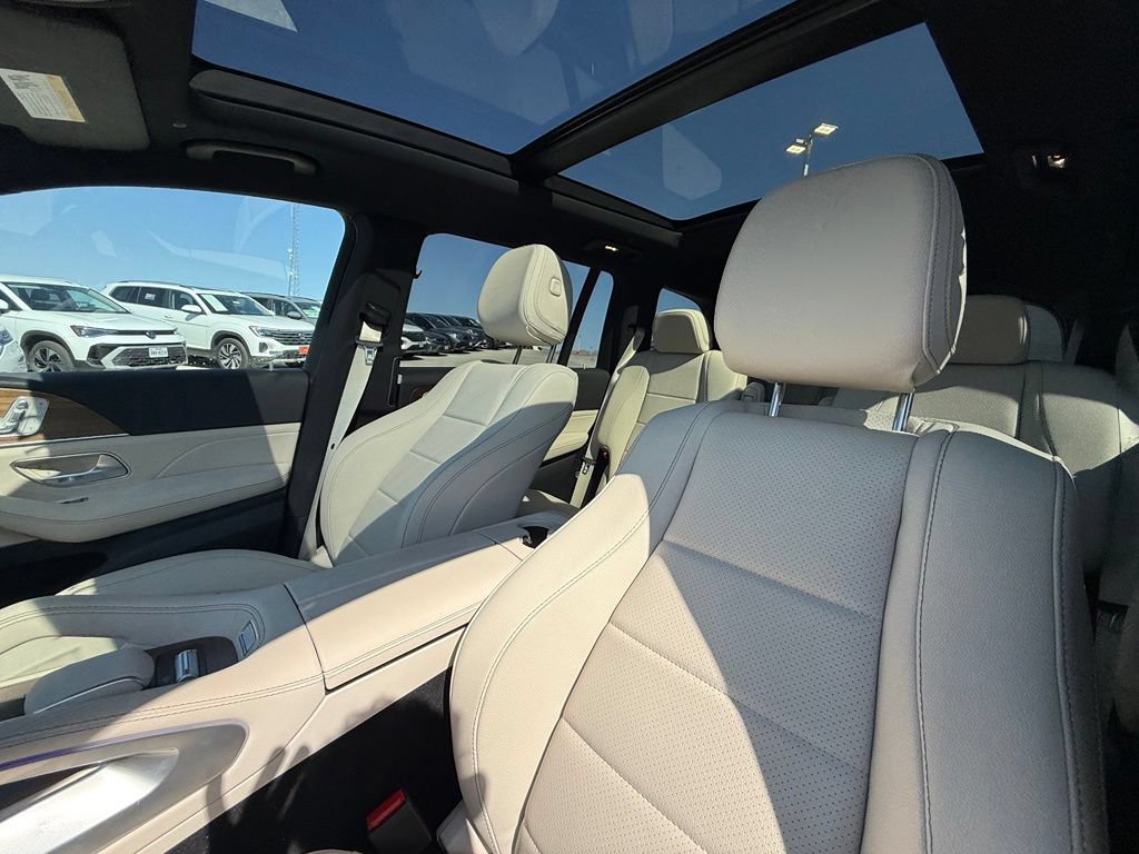 Used 2025 Mercedes-Benz GLS 450 4MATIC image 14