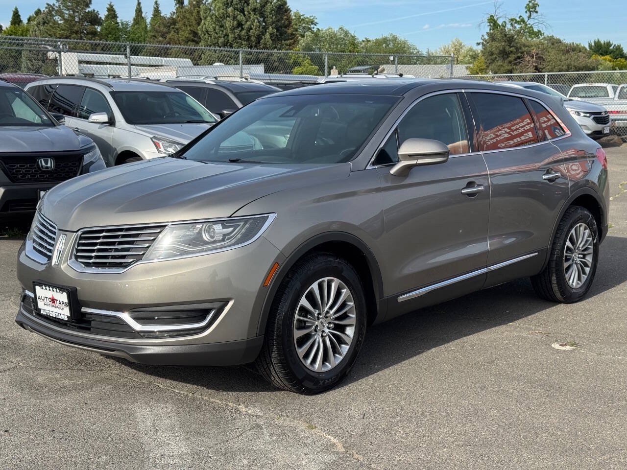 Used 2017 Lincoln MKX Select w/ Select Plus Package AWD/4WD image 1