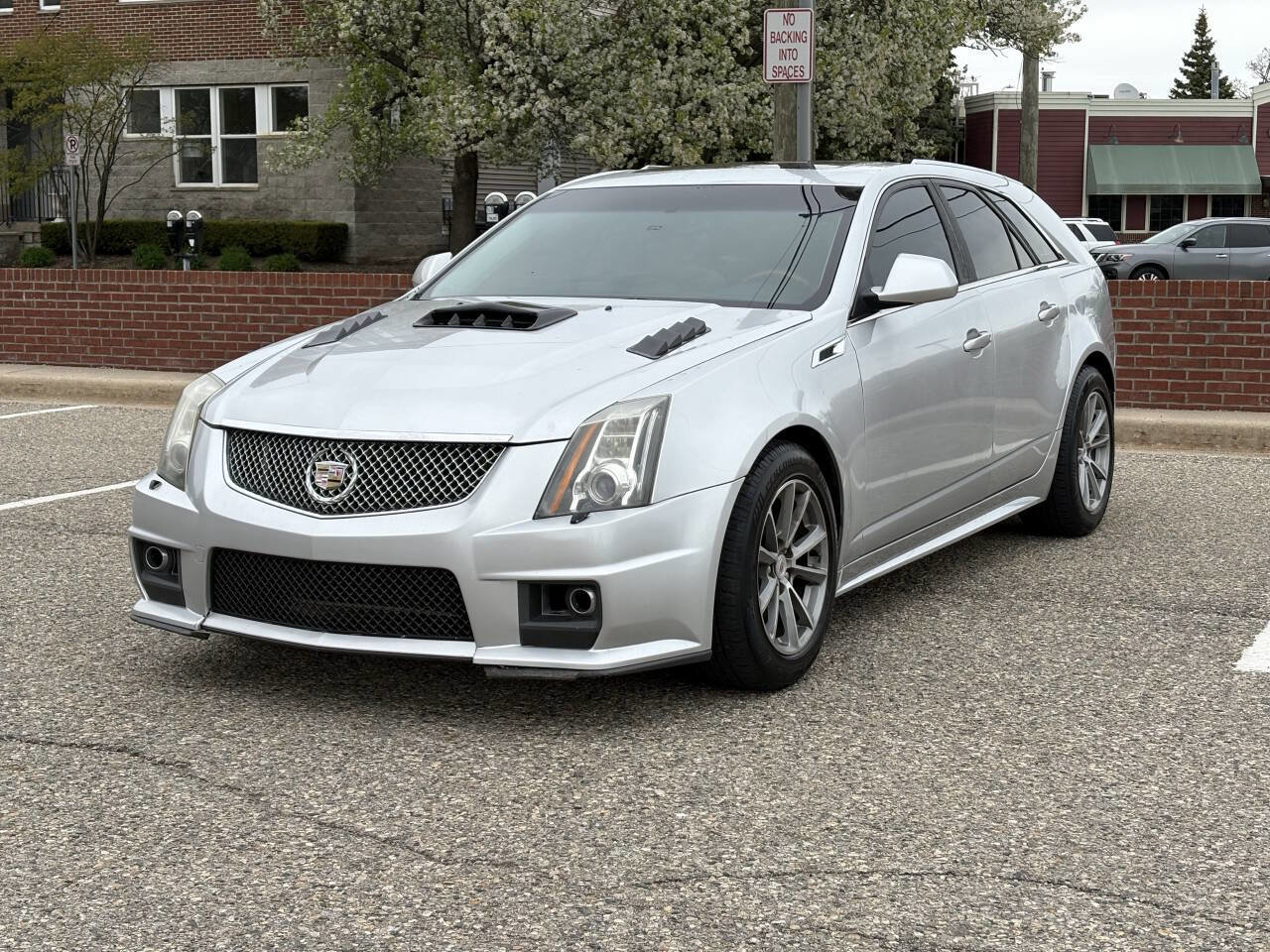 Used 2010 Cadillac CTS Luxury RWD image 3