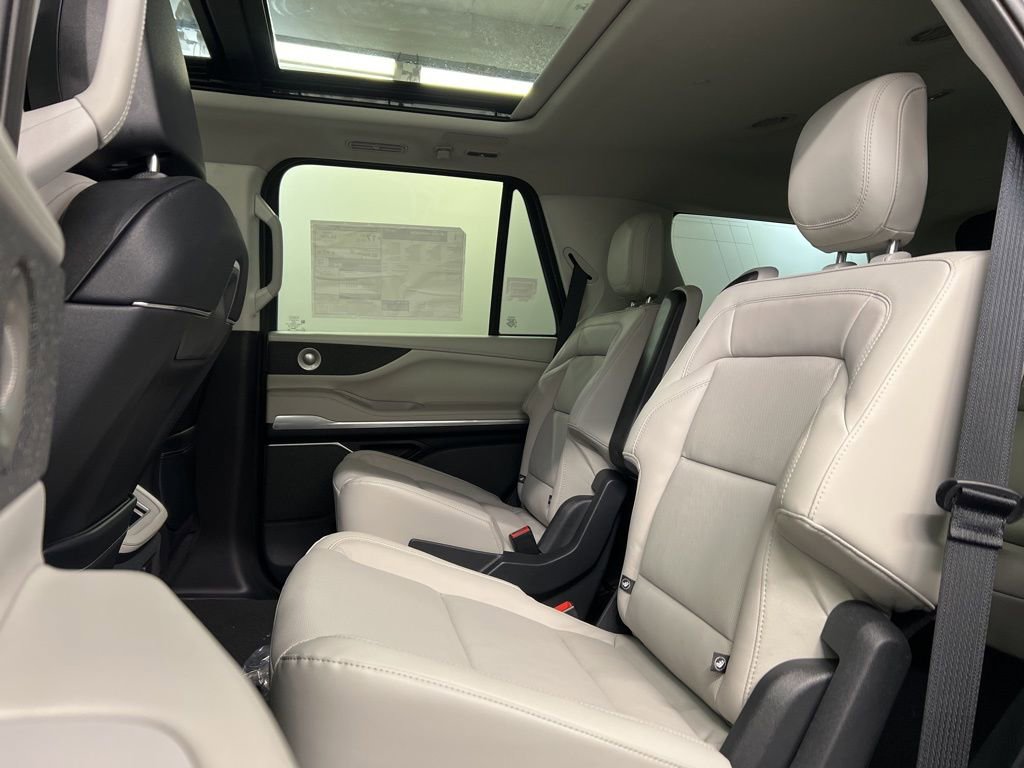 New 2026 Lincoln Navigator Reserve w/ Jet Appearance Package image 36